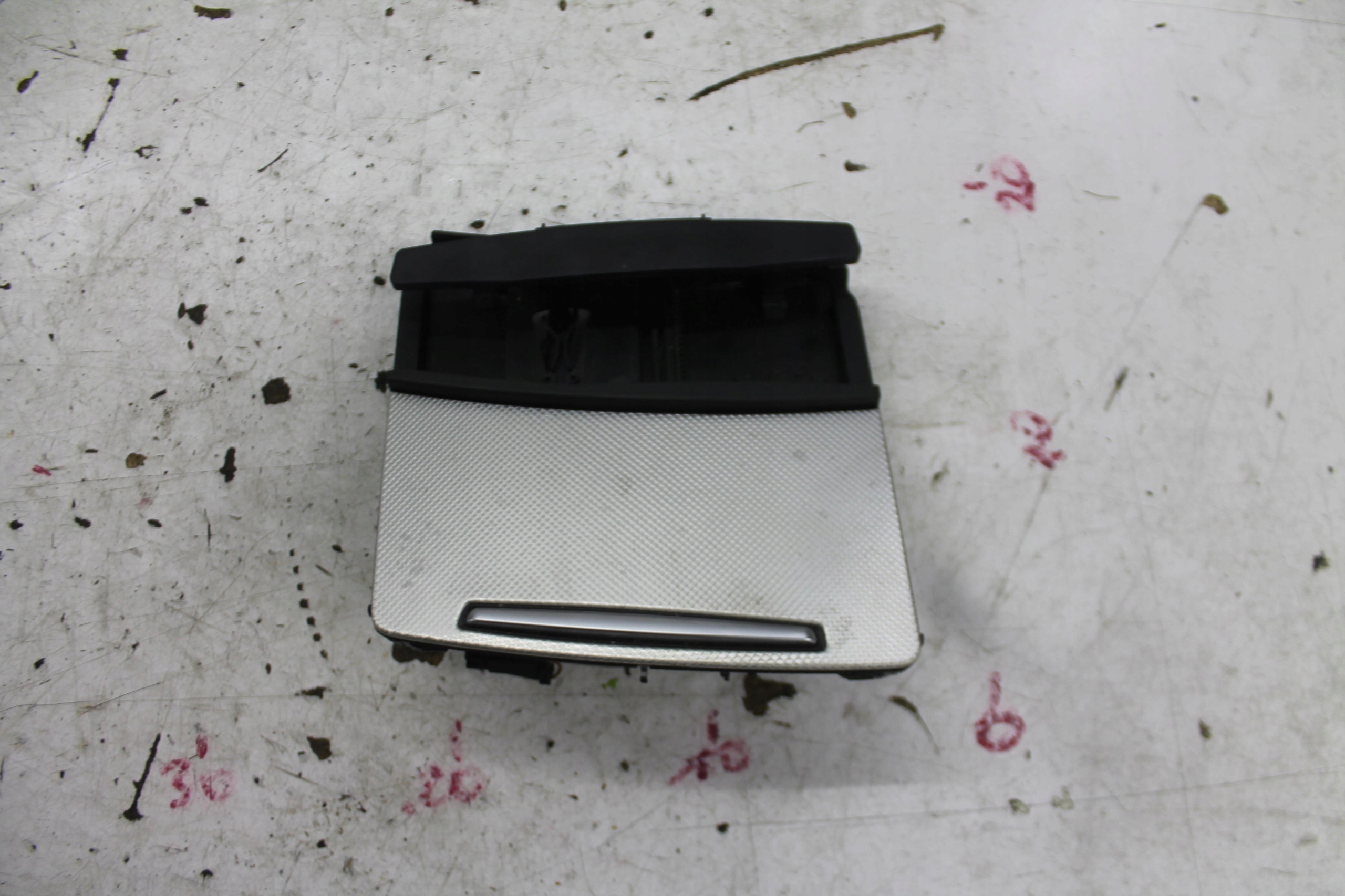 ashtray passenger compartment front 4F1857951C AUDI A6 C6 04-11 EU