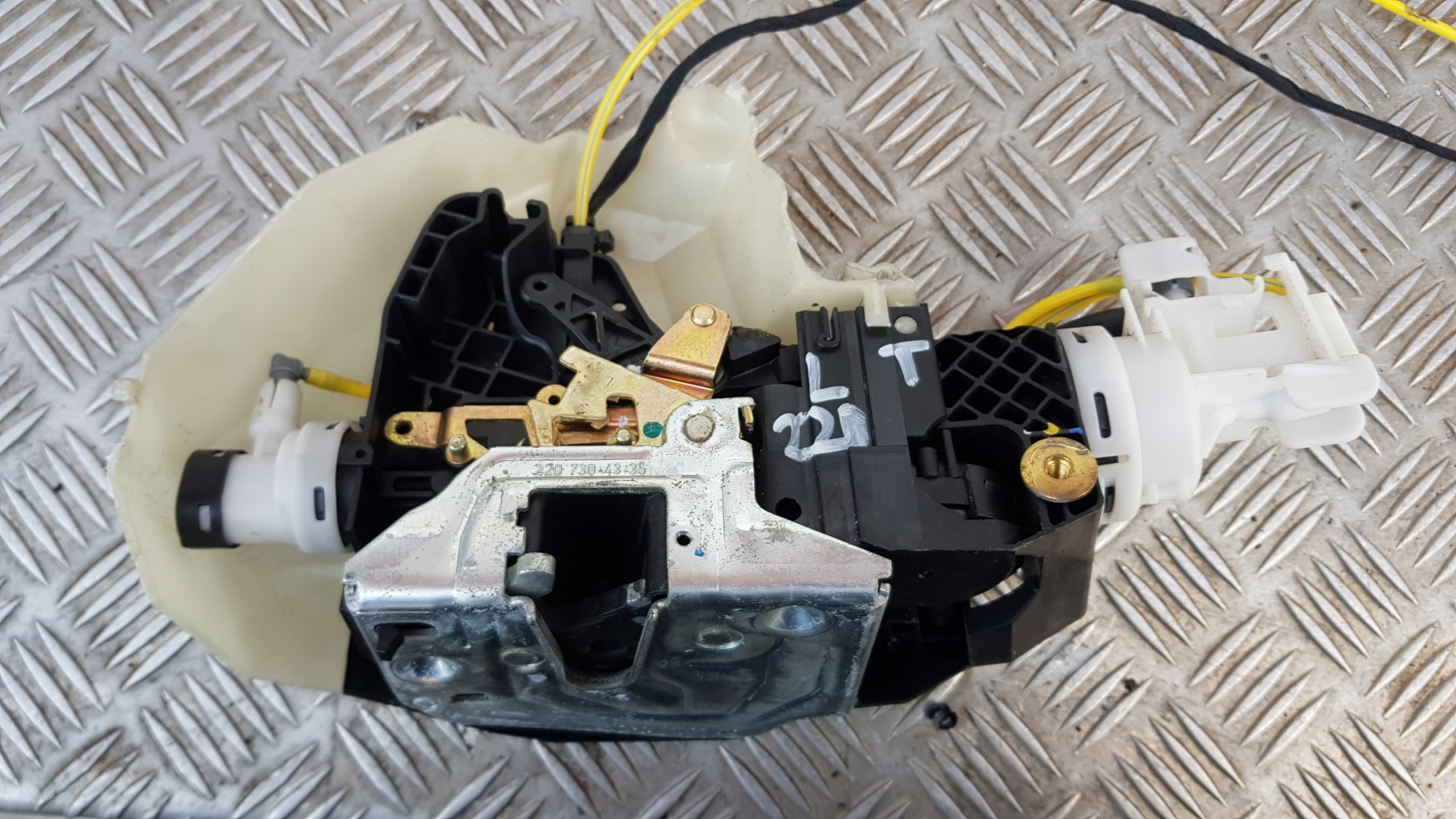 MERCEDES W220 Schloß links heck