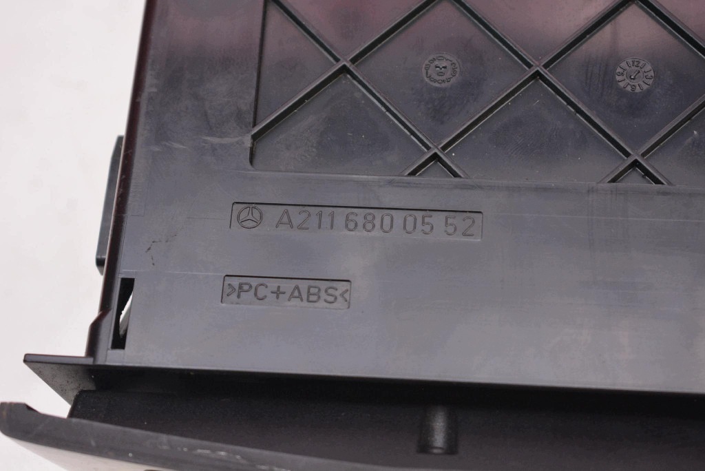CARICATORE CD PLYT CD PANEL PRZYCISKOW A2116800552 MERCEDES CLS C219 04-08