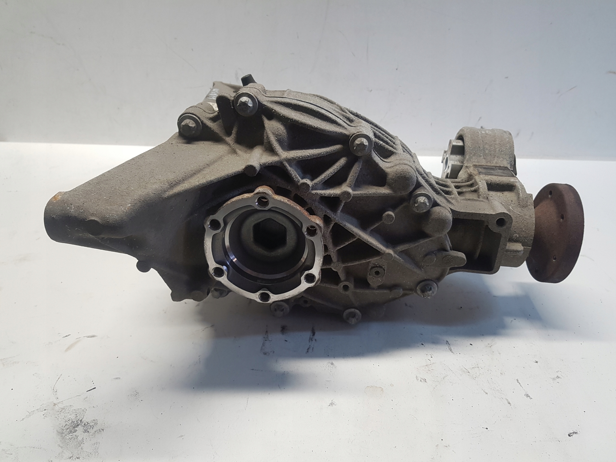 AUDI A4 B9 8W diff differential rear part 0D2500043G