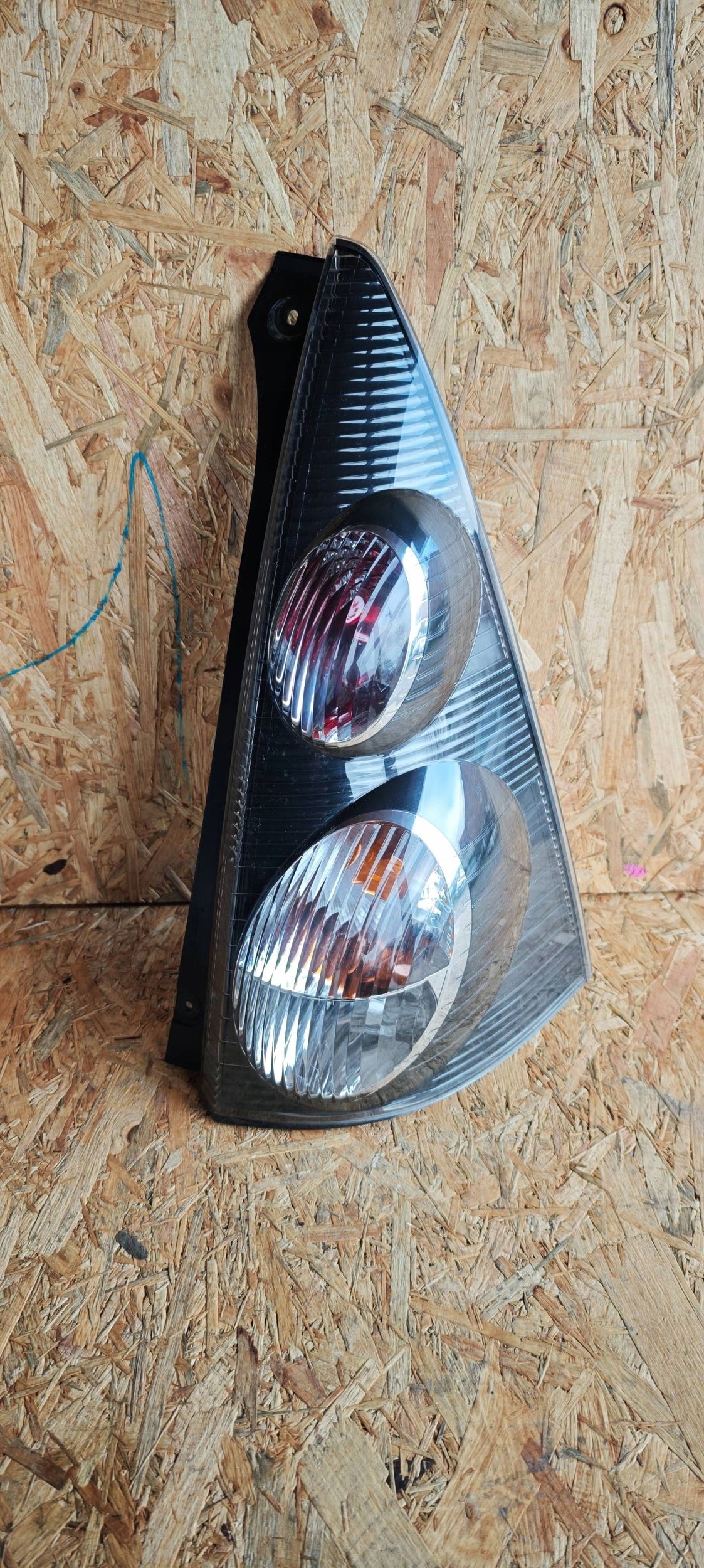light rear rear part side right Peugeot 107