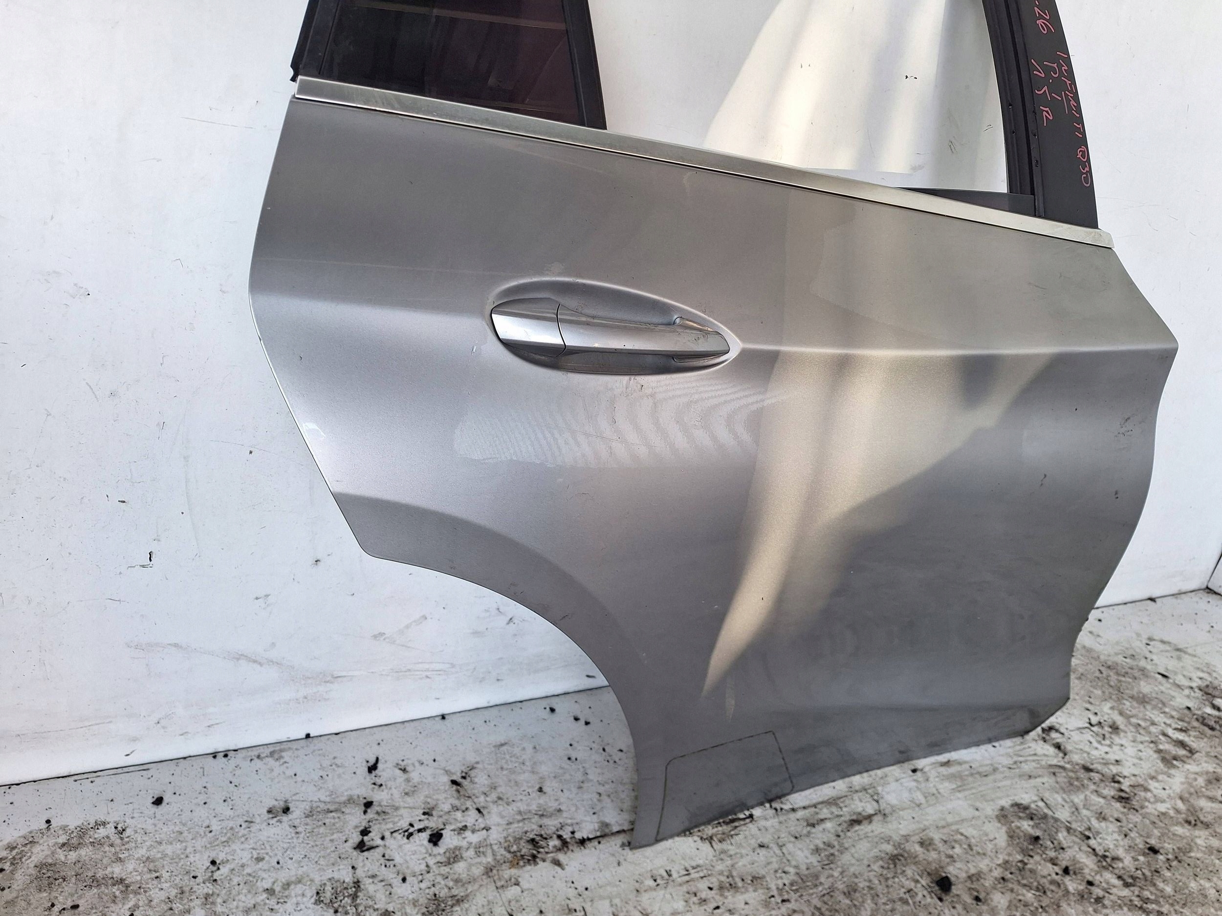 INFINITI Q30 15-19 Tür rechts heck