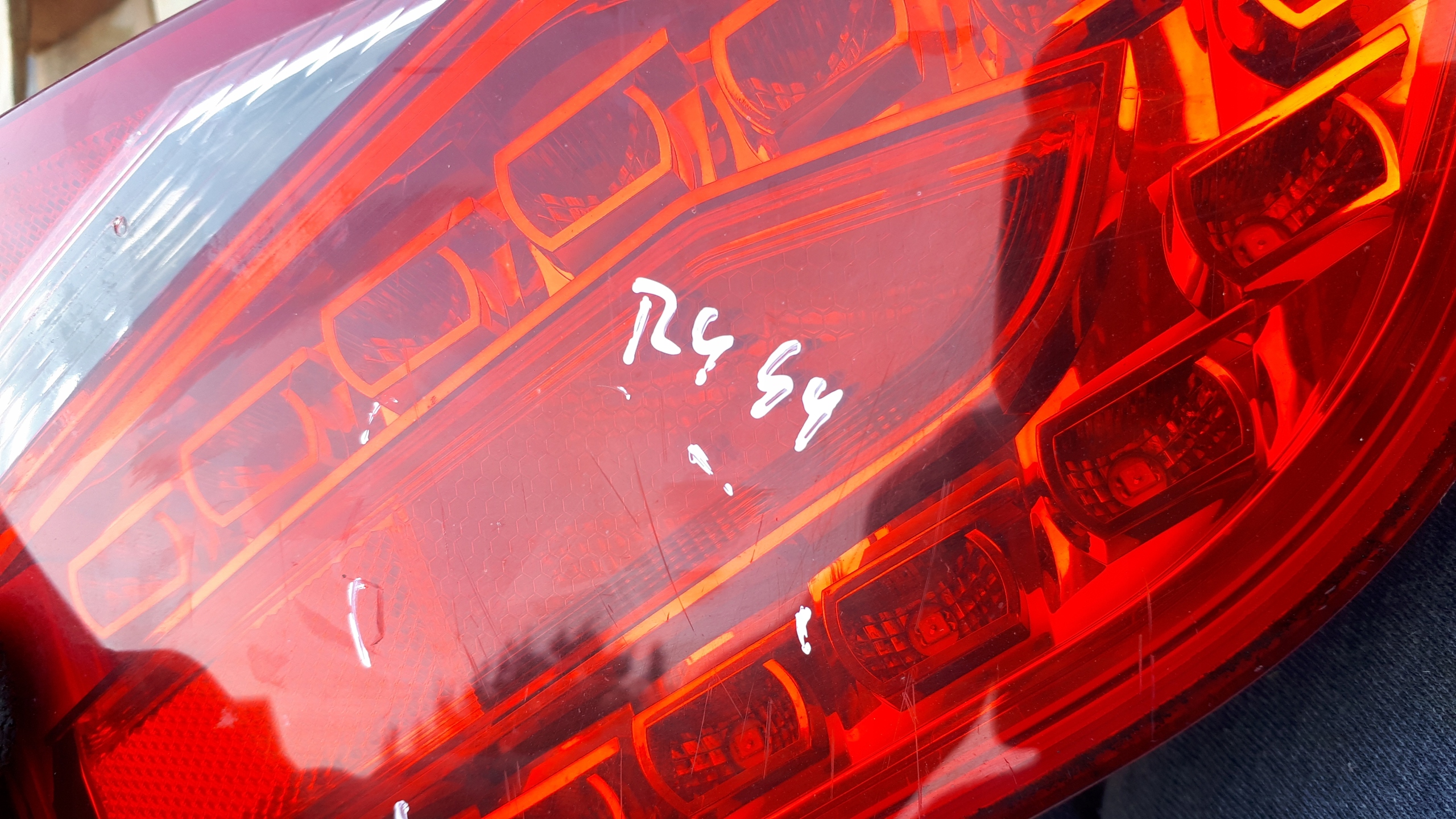 S4 B8 A4 light right right rear part LED to the bonnet sedan