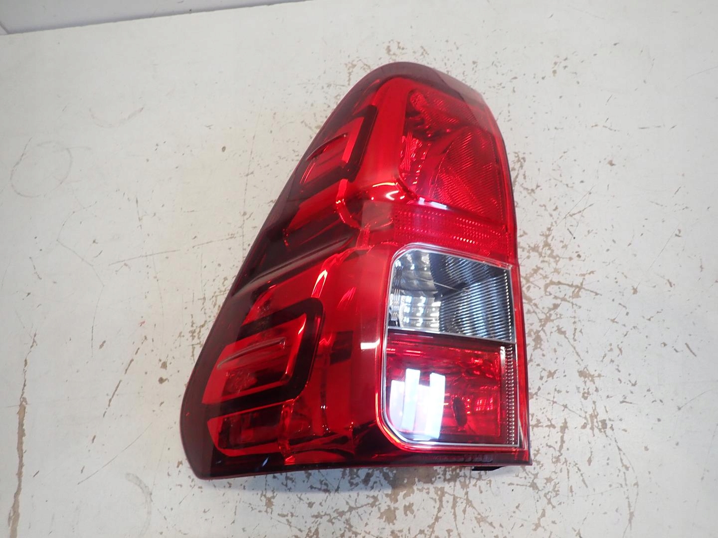 light rear part rear left TOYOTA HILUX 2015