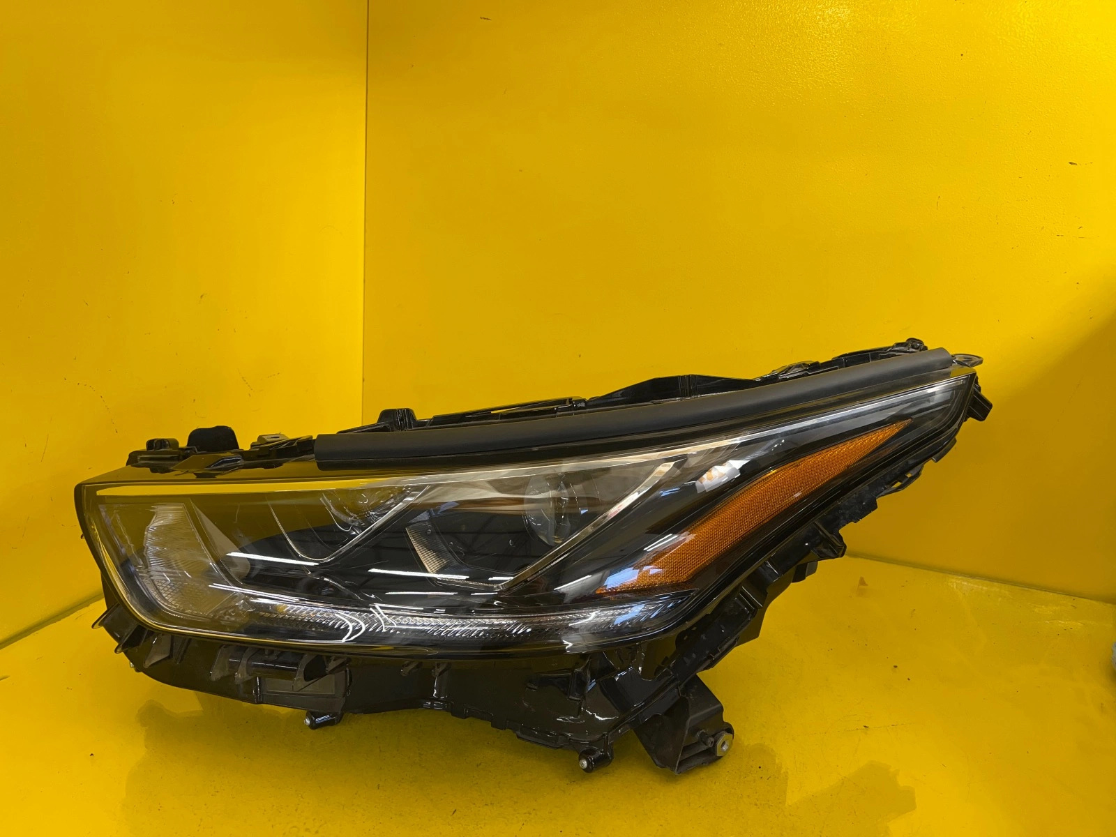 light left TOYOTA HIGHLANDER IV 20- FULL LED 10100-8A06K
