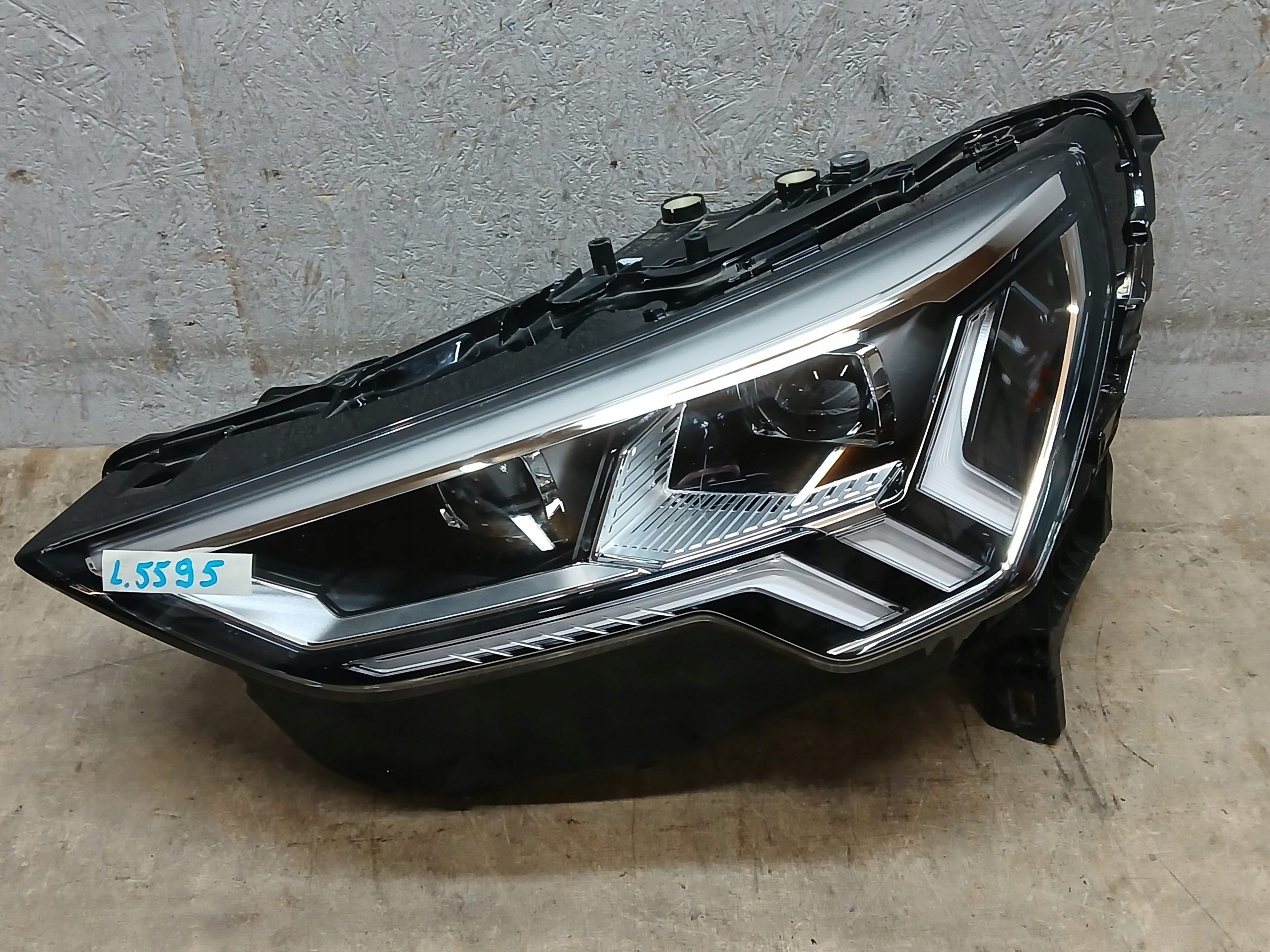 light front left AUDI Q3 83A FULL LED 83A941035
