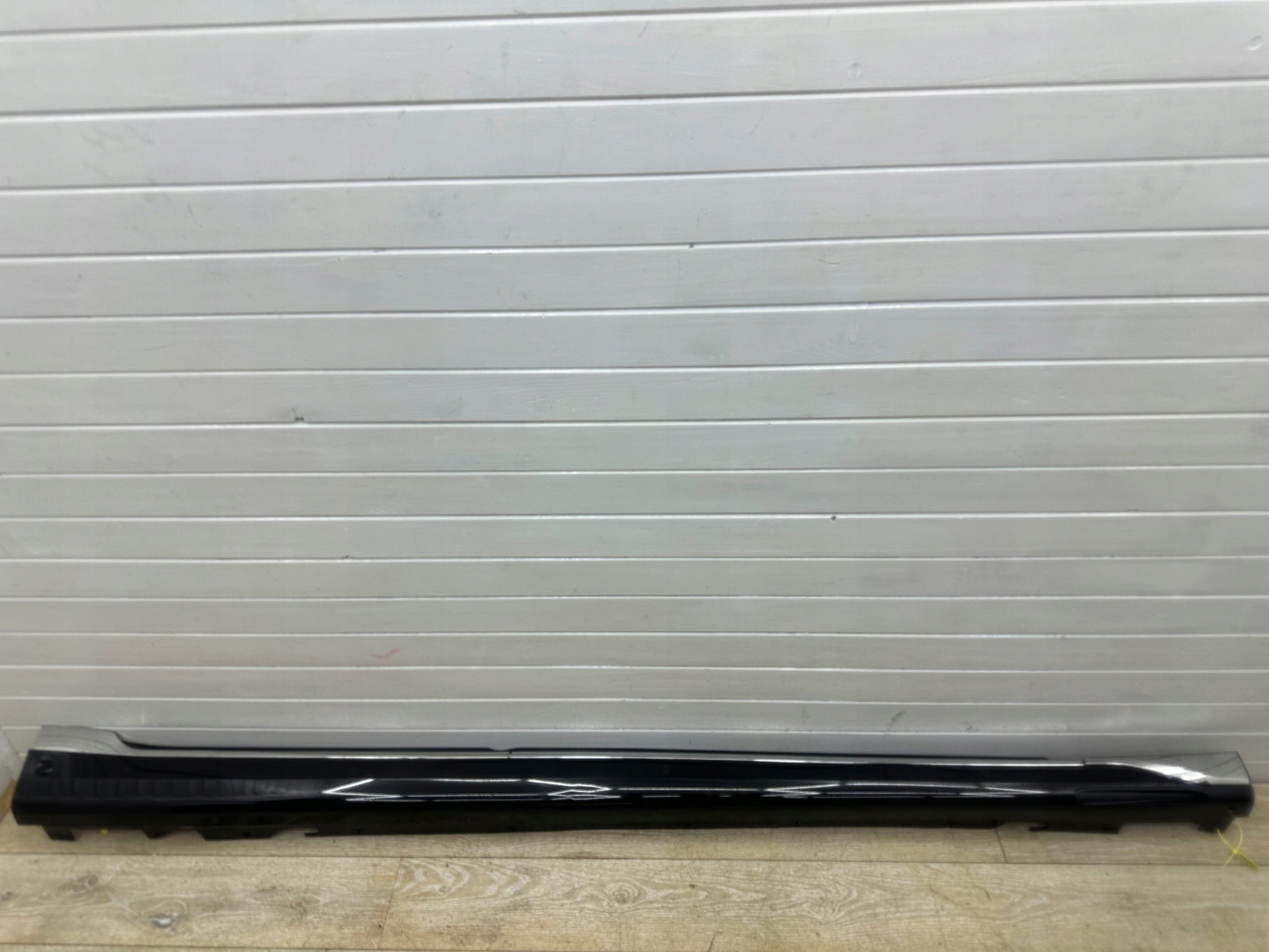 moulding threshold left BMW 7 G70 i7 Electryk E Drive 22