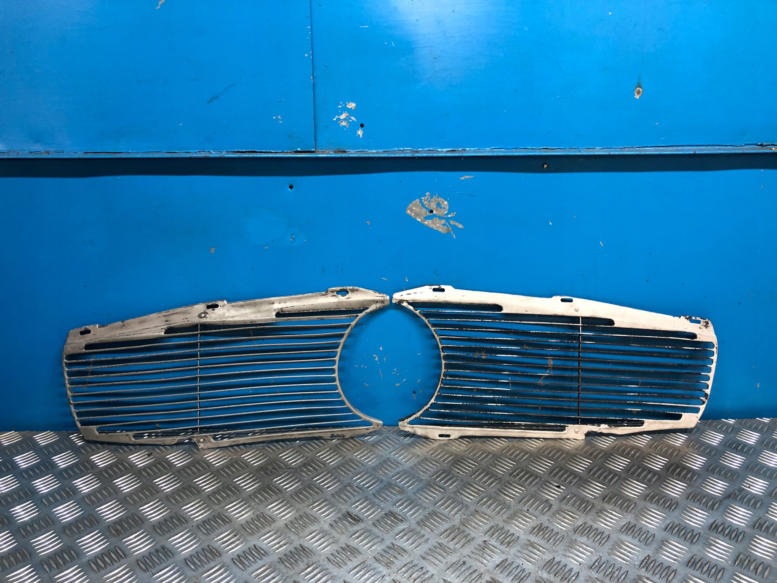 Mercedes-Benz SL-Klasse W113 Kühlergrill FRONTGRILL Kühlergitter - Thumbnail 1