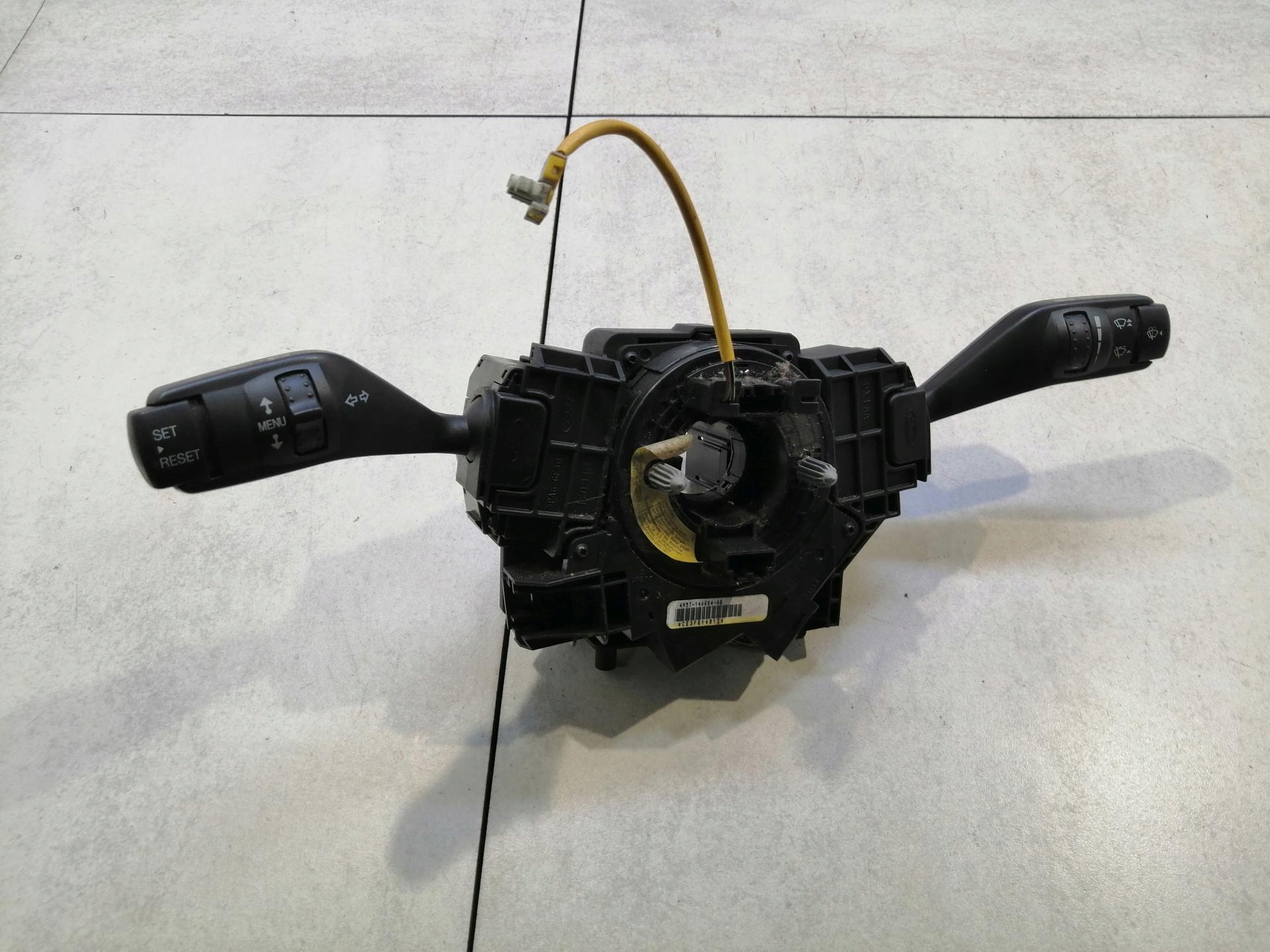 steering wheel levers and controls FOCUS MK2 4M5T14A664AB