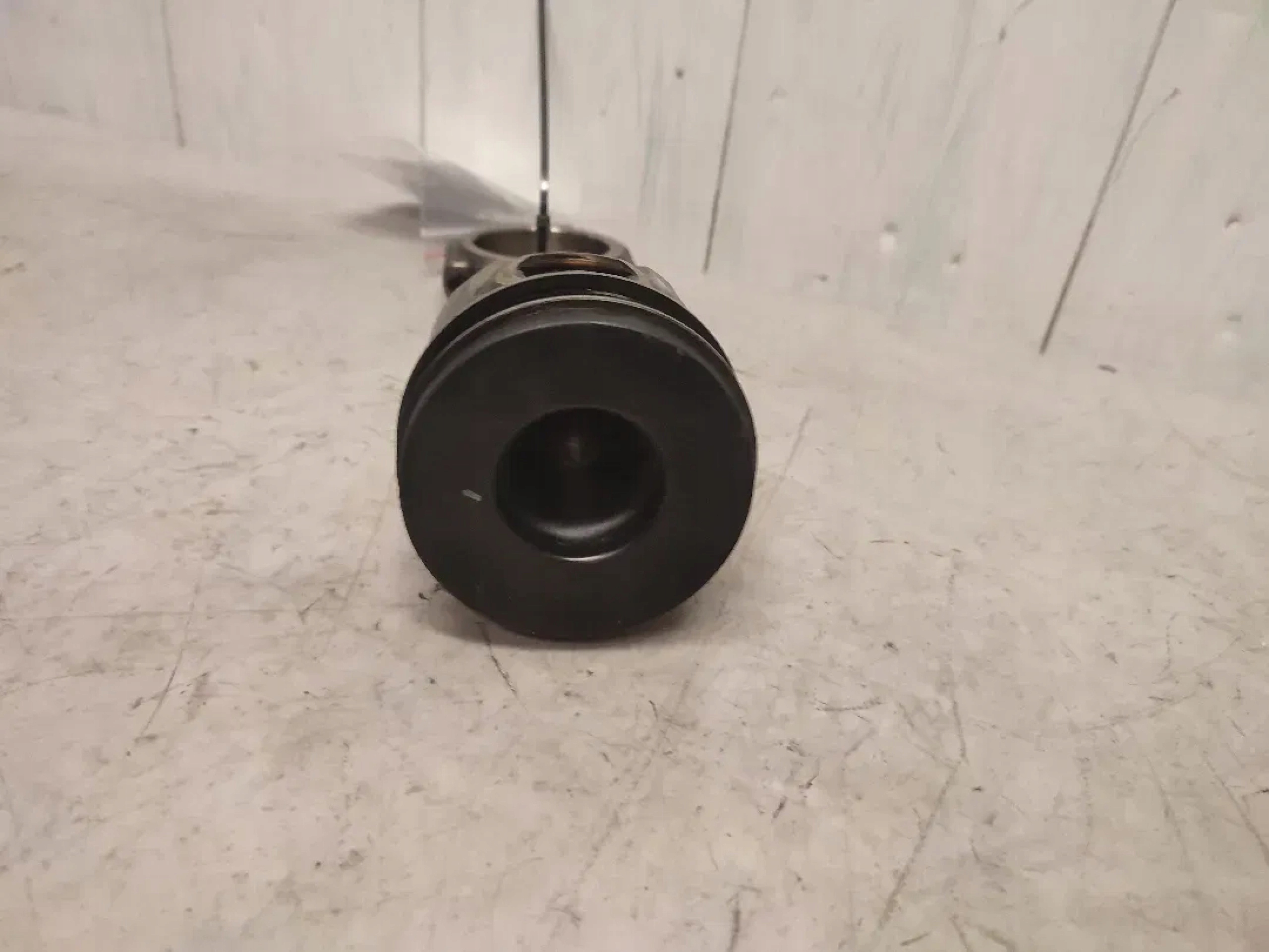 Tłok tłoki 2.0TDI BKD 16V 81L97A8 A3 8P PASSAT B6 LEON II SUPERB II Producent części Volkswagen OE