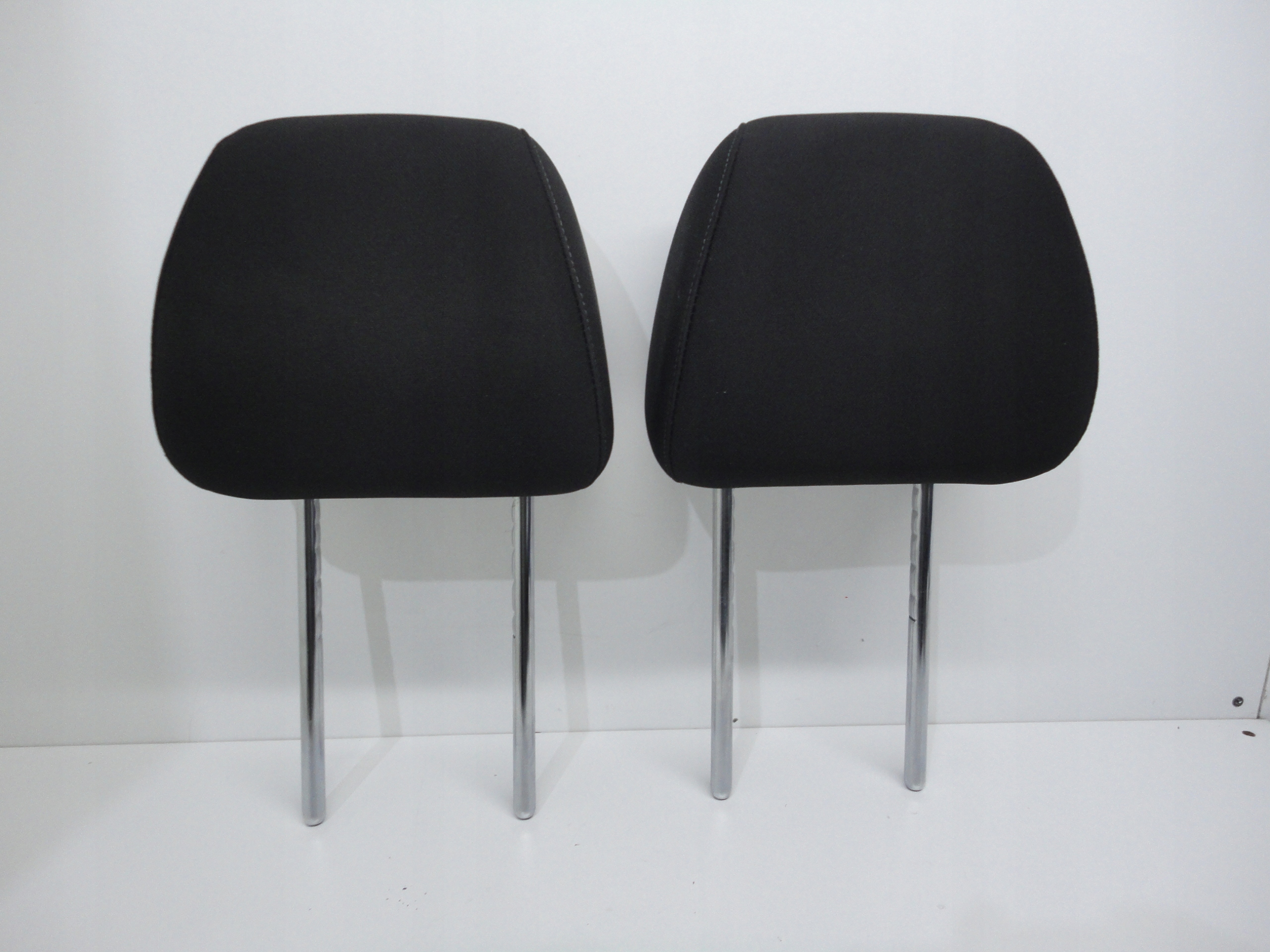 KIA RIO V 17-ПІДГОЛІВНИК ПЕРЕДНІЙ ПЕРЕДНІЙ