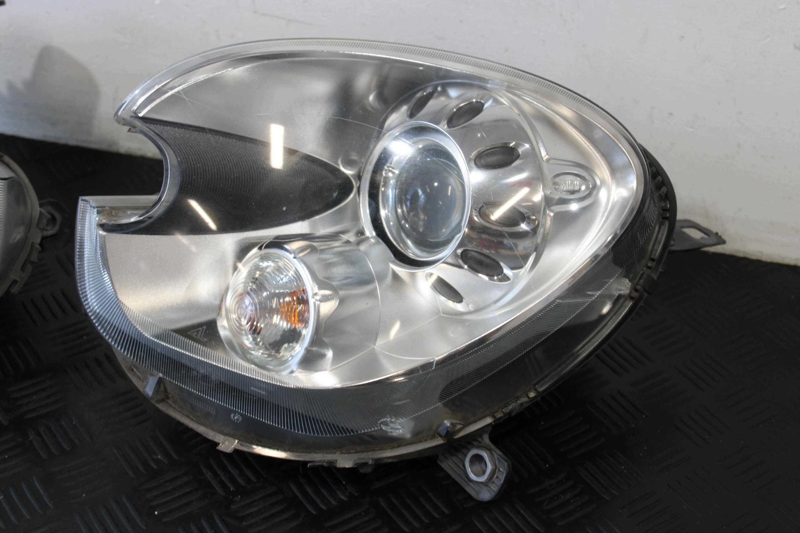 light lights XENON front 9801040 9801039 MINI COUNTRYMAN R60 2.0D