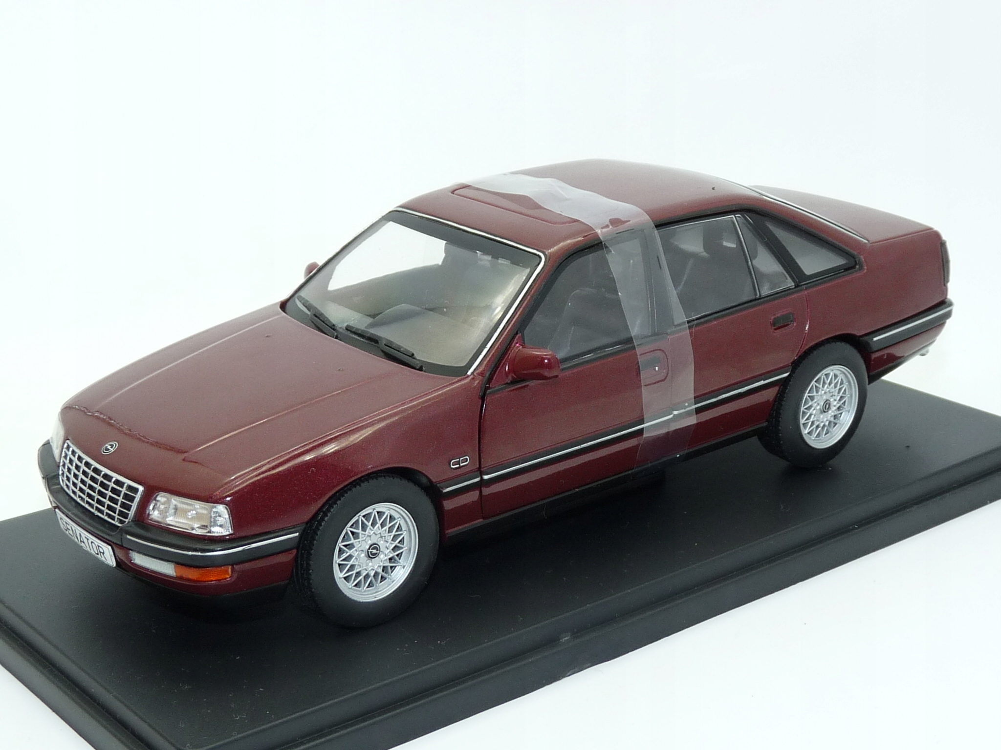 Opel Senator B (1987) 1:24 Whitebox 124273