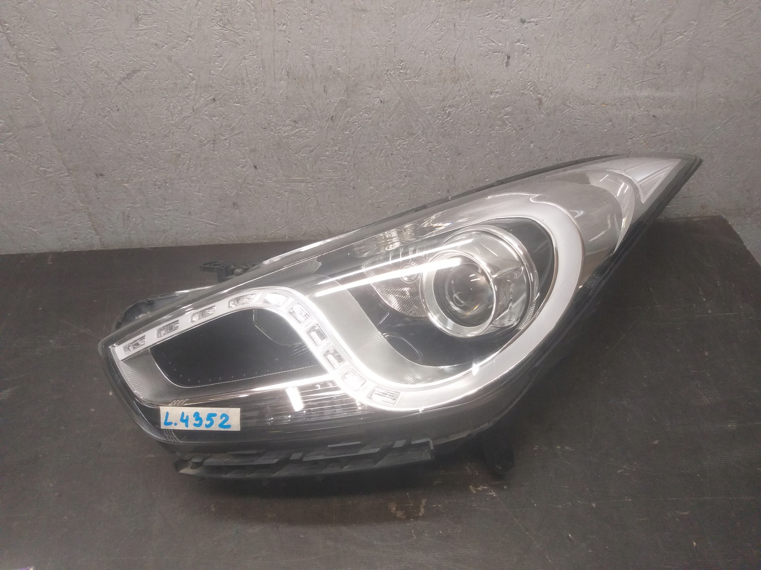 light front left HYUNDAI I40 XENON LED 92101-3Z105