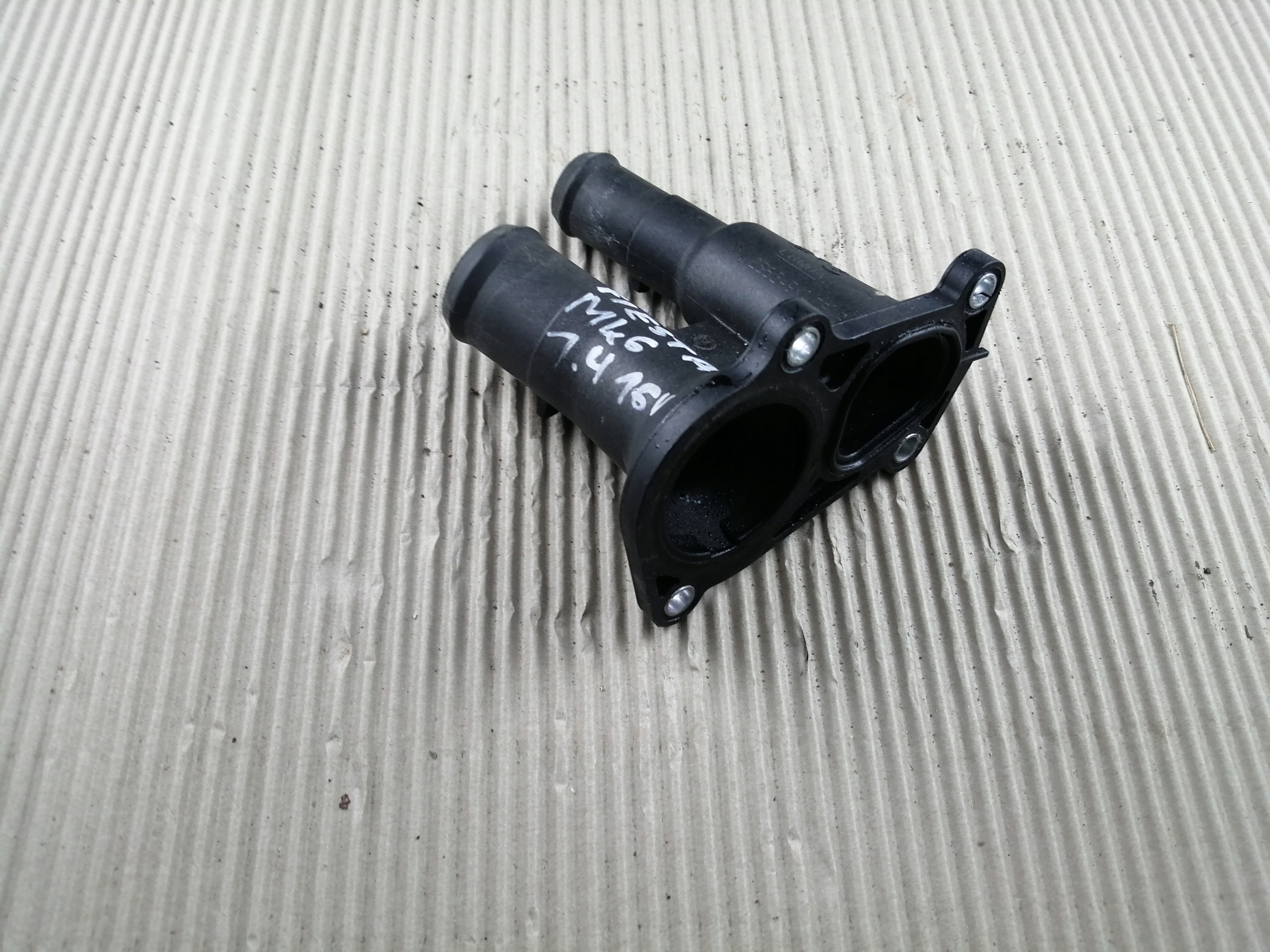 Obudowa termostatu Ford Fiesta Mk6 2S6G9K478