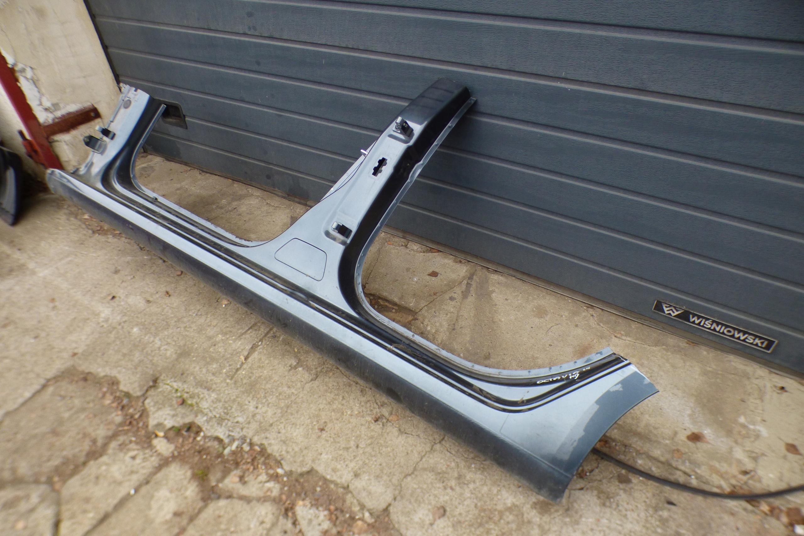 threshold pillar left LAKIER LF7Y SKODA OCTAVIA III HB