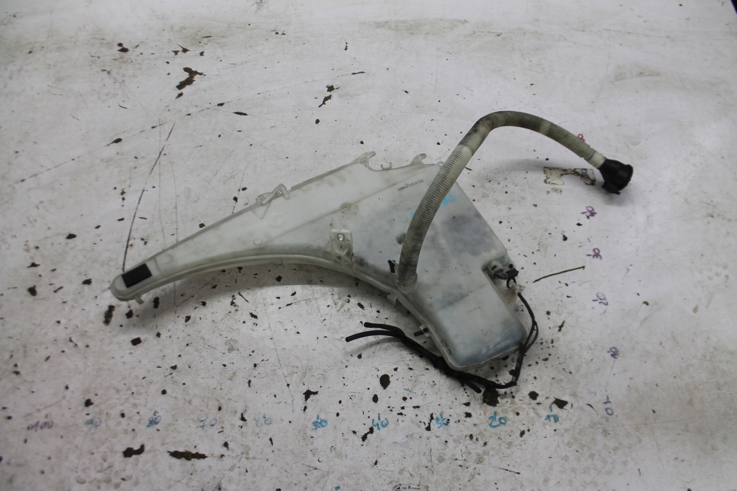 washer fluid tank 7068998 BMW X1 E84 2.0D 09-12