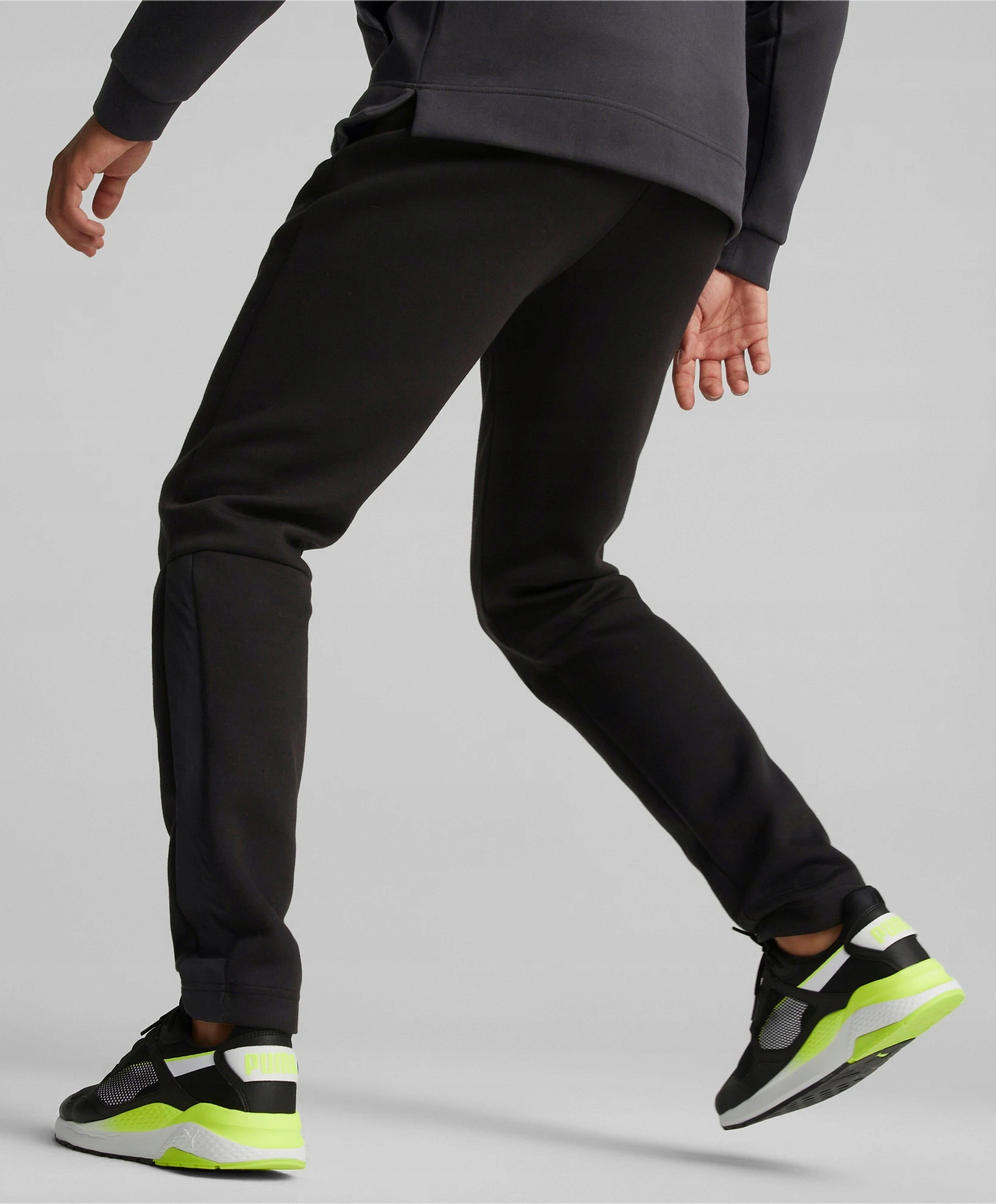 DRES MĘSKI PUMA KOMPLET ZESTAW SPODNIE BLUZA TERMO Model Day in Motion DK TRACKSUIT