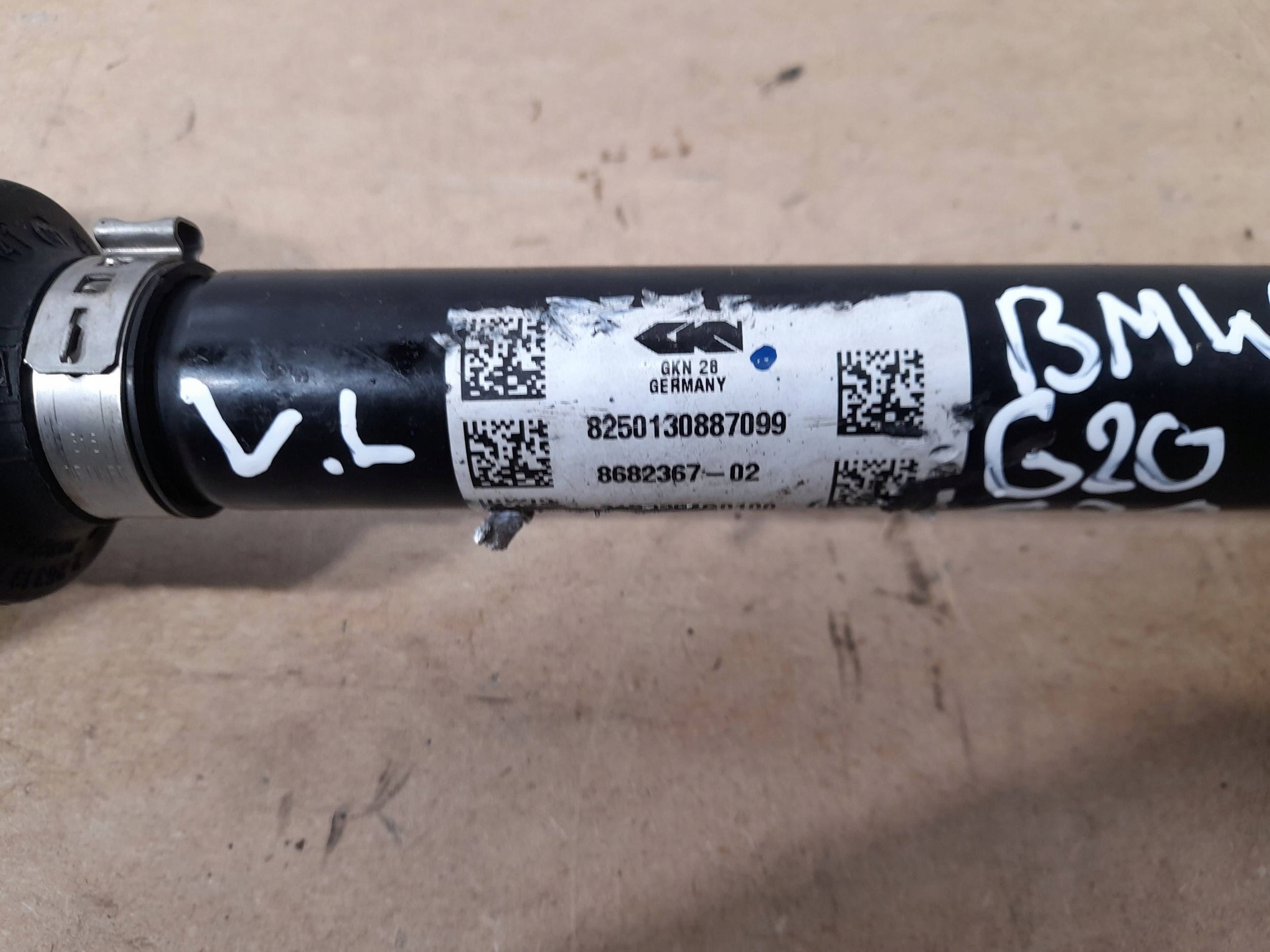 BMW 3 G20 G21 semi-axis front left 3,0 D / AUTOMAT 8682367 (A676)