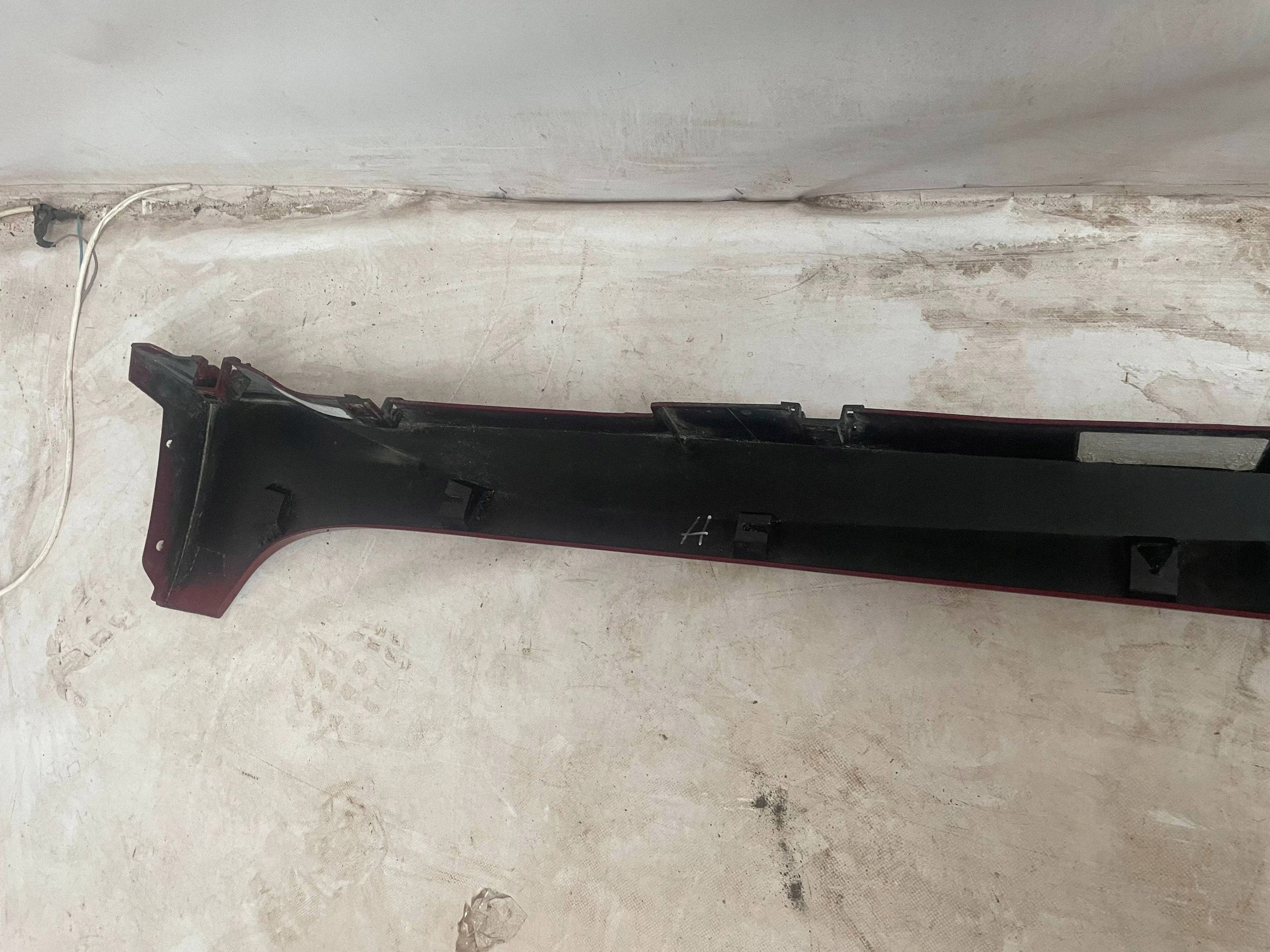 cap threshold right side NISSAN LEAF II (ZE1) 768525SA0A @M