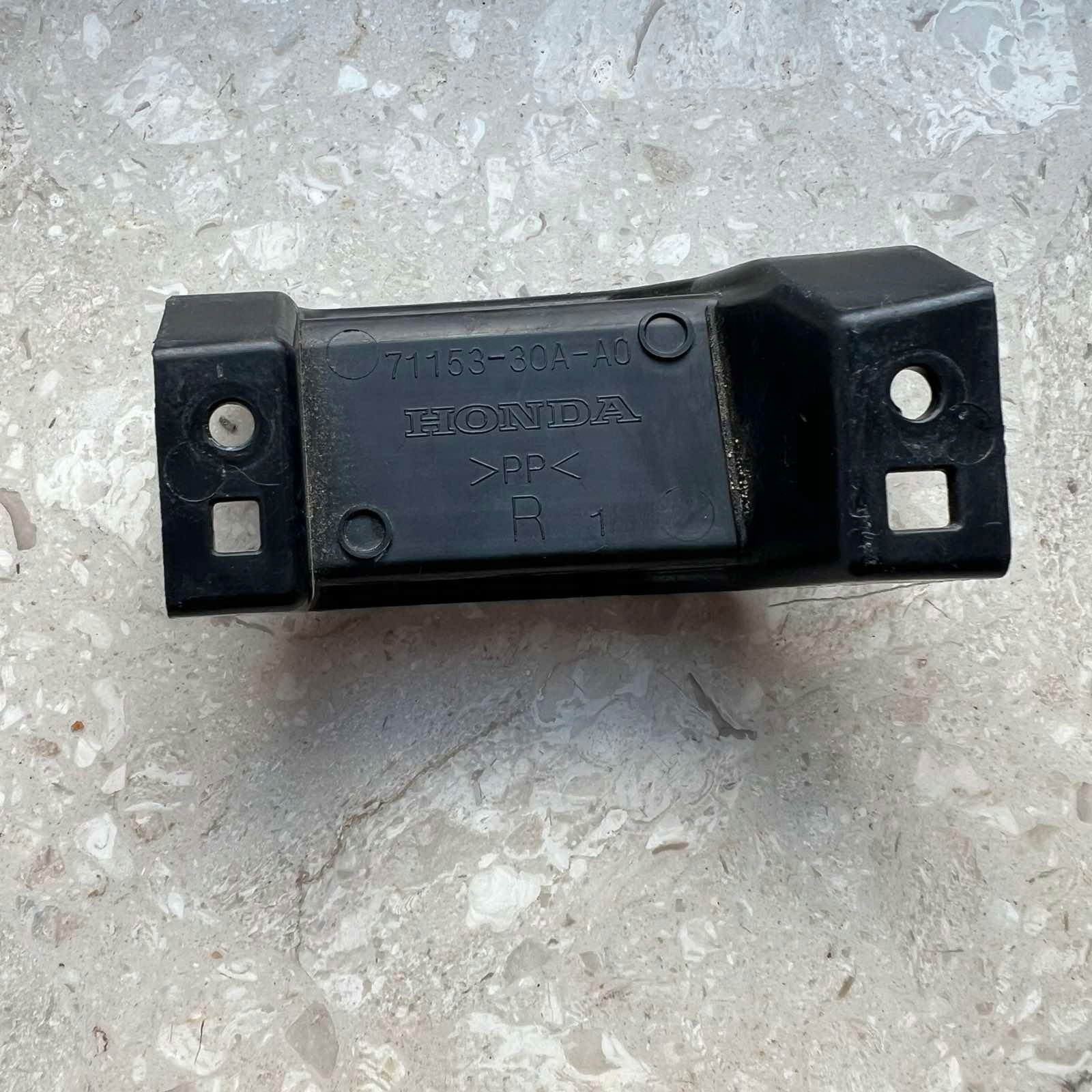 Honda Accord 2023 -> holder right front 71153-30A-A0