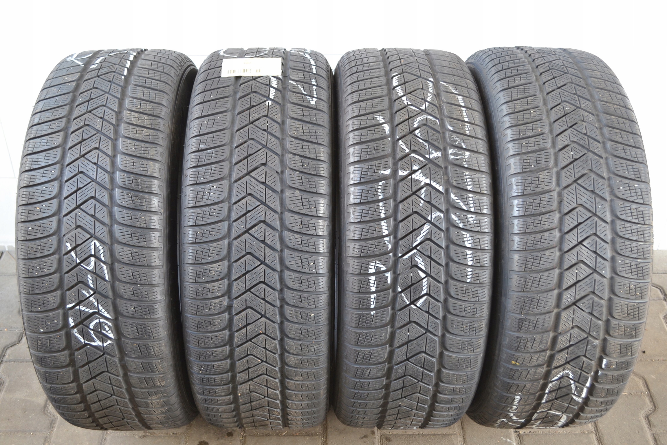 235 / 60R18 103H PIRELLI SCORPION WINTER x4шт 5975z