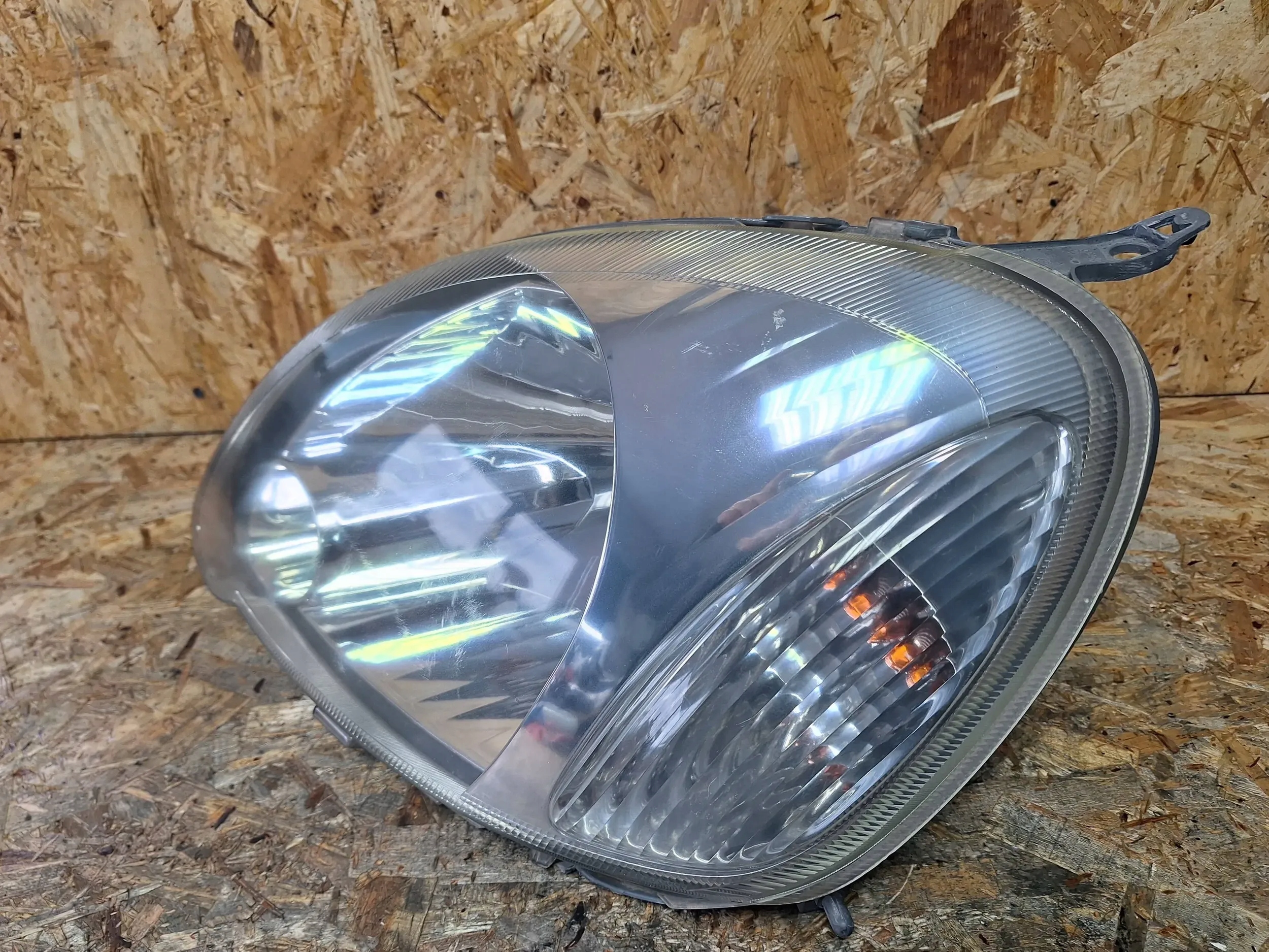 light left front TOYOTA YARIS and LIFT 03-06 VALEO EU