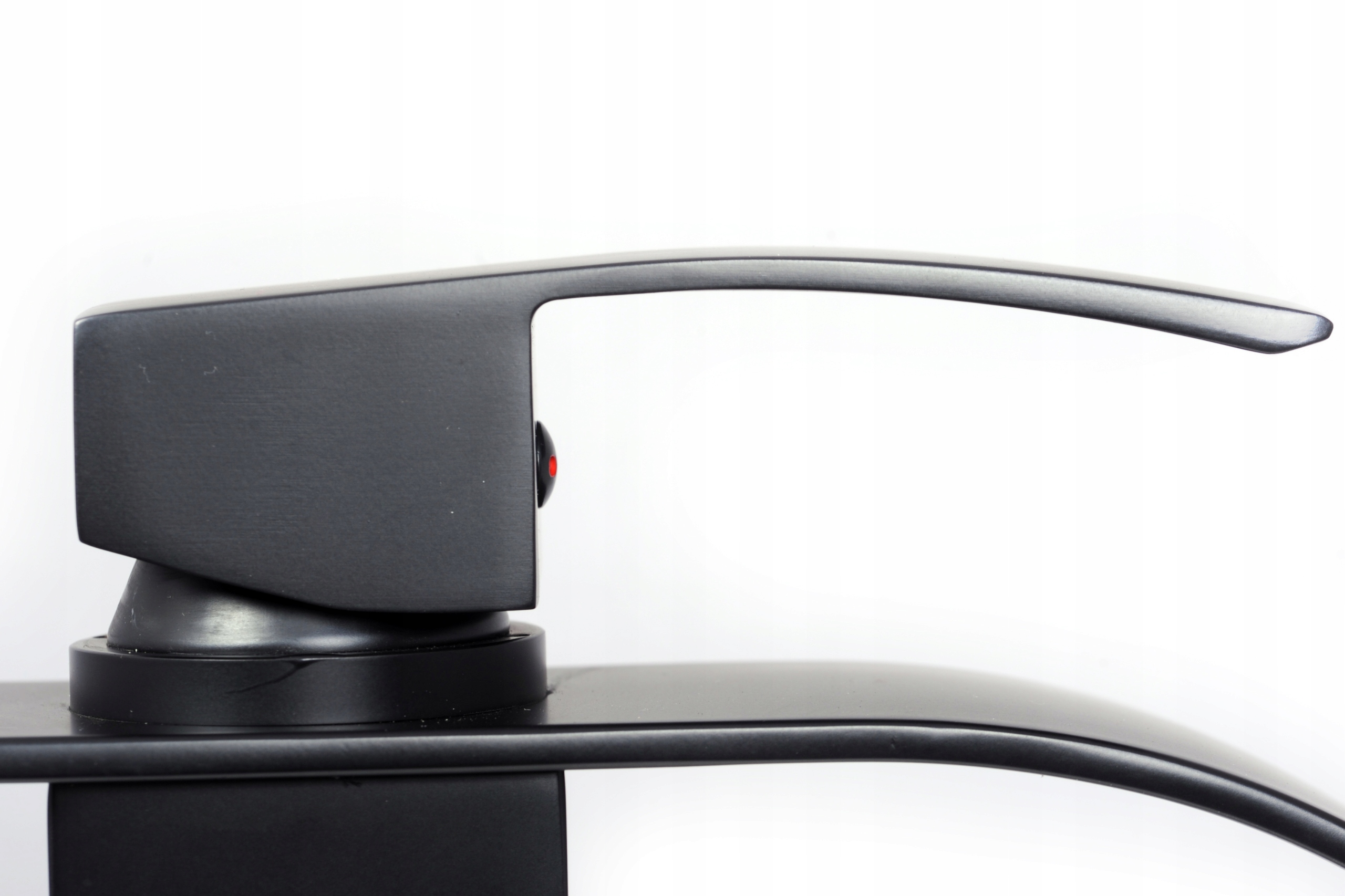 BATERIA UMYWALKOWA STOJĄCA WYSOKA CZARNA ROYAL Rodzaj wylewki Stała