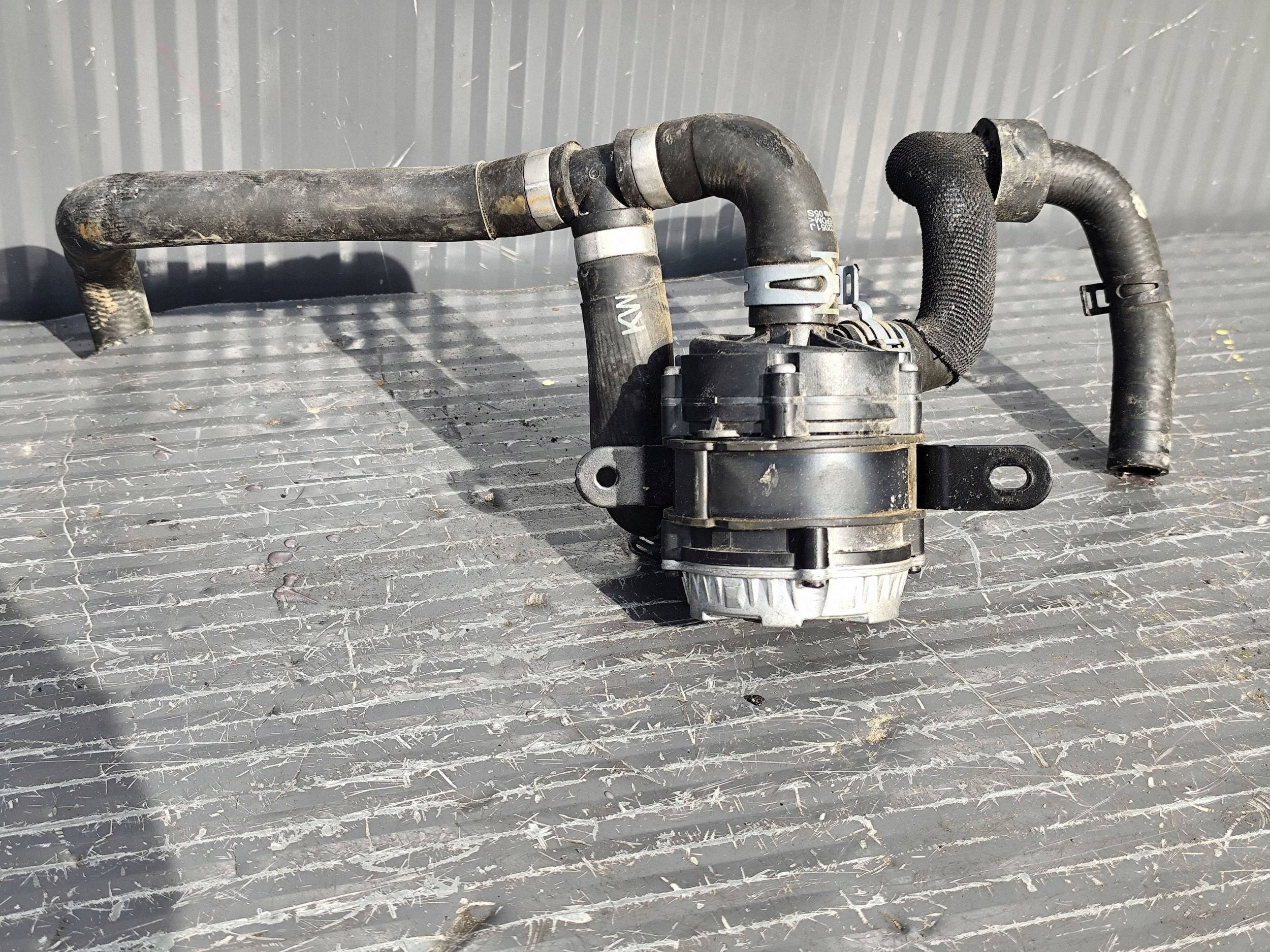 CUPRA FORMENTOR vodena pumpa 04L965567