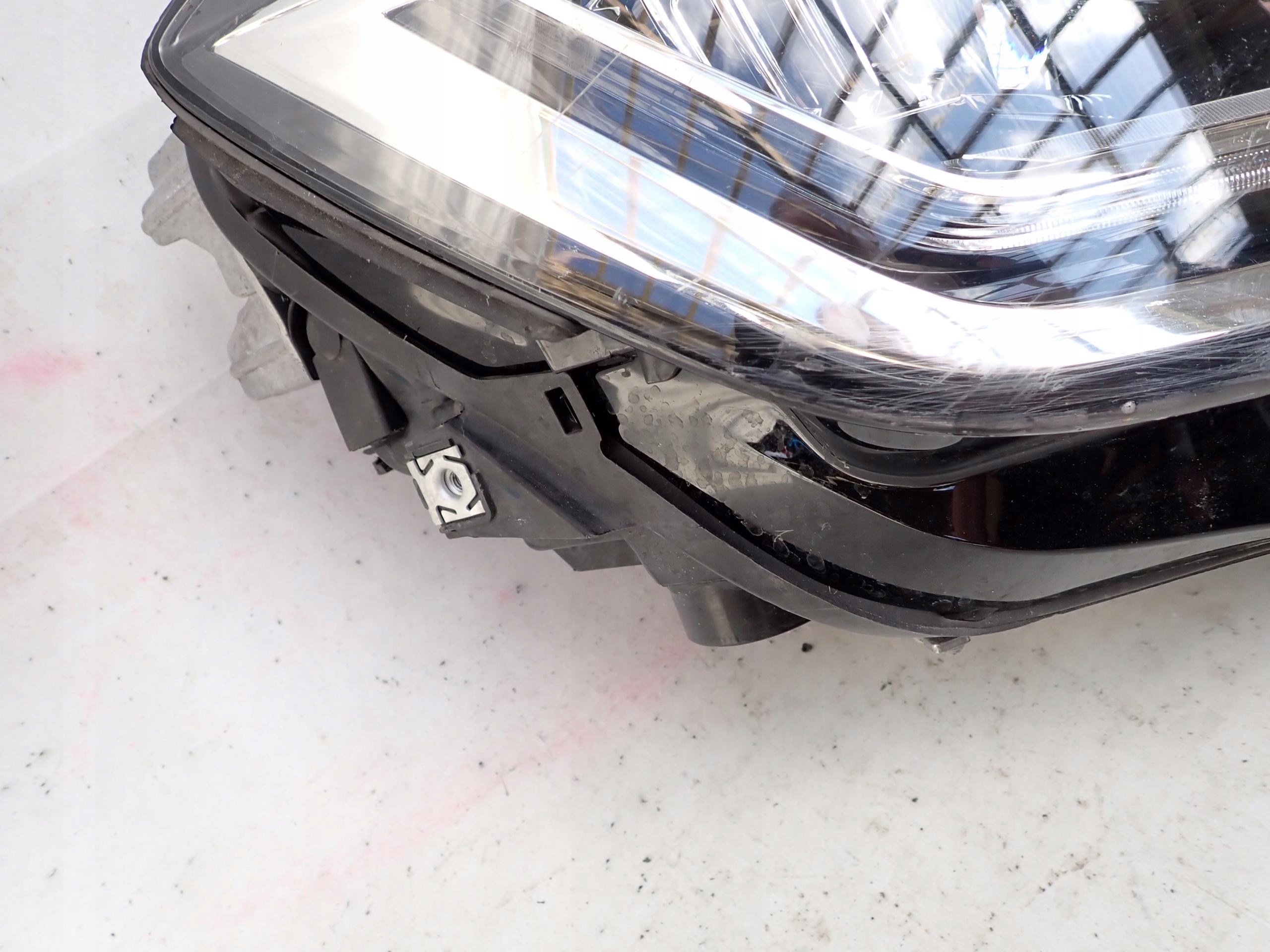 VW SPORTSVAN LIFT 18- light right front front FULL LED 517941036