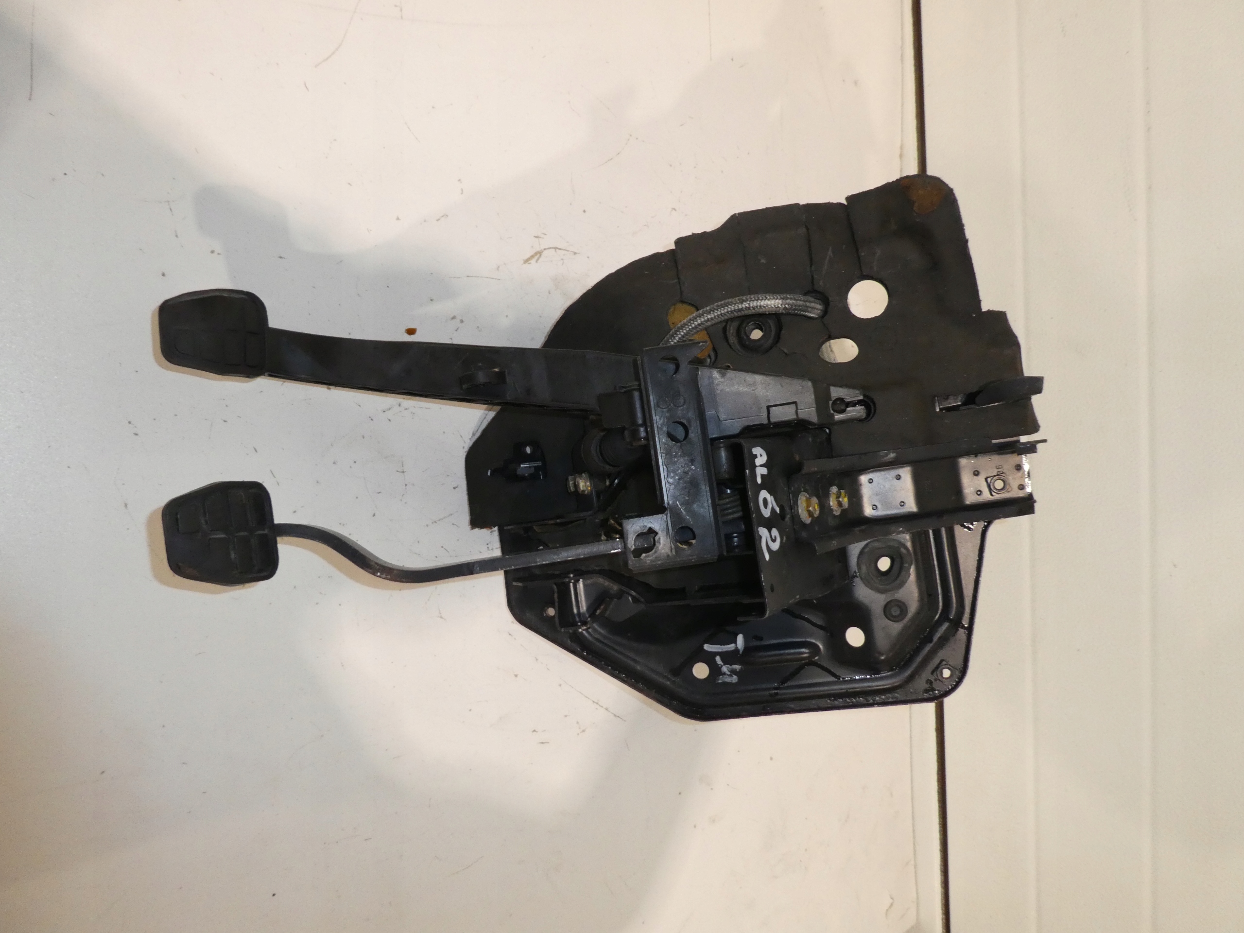 servo pumpa kočnice pedale VW T4 701612101