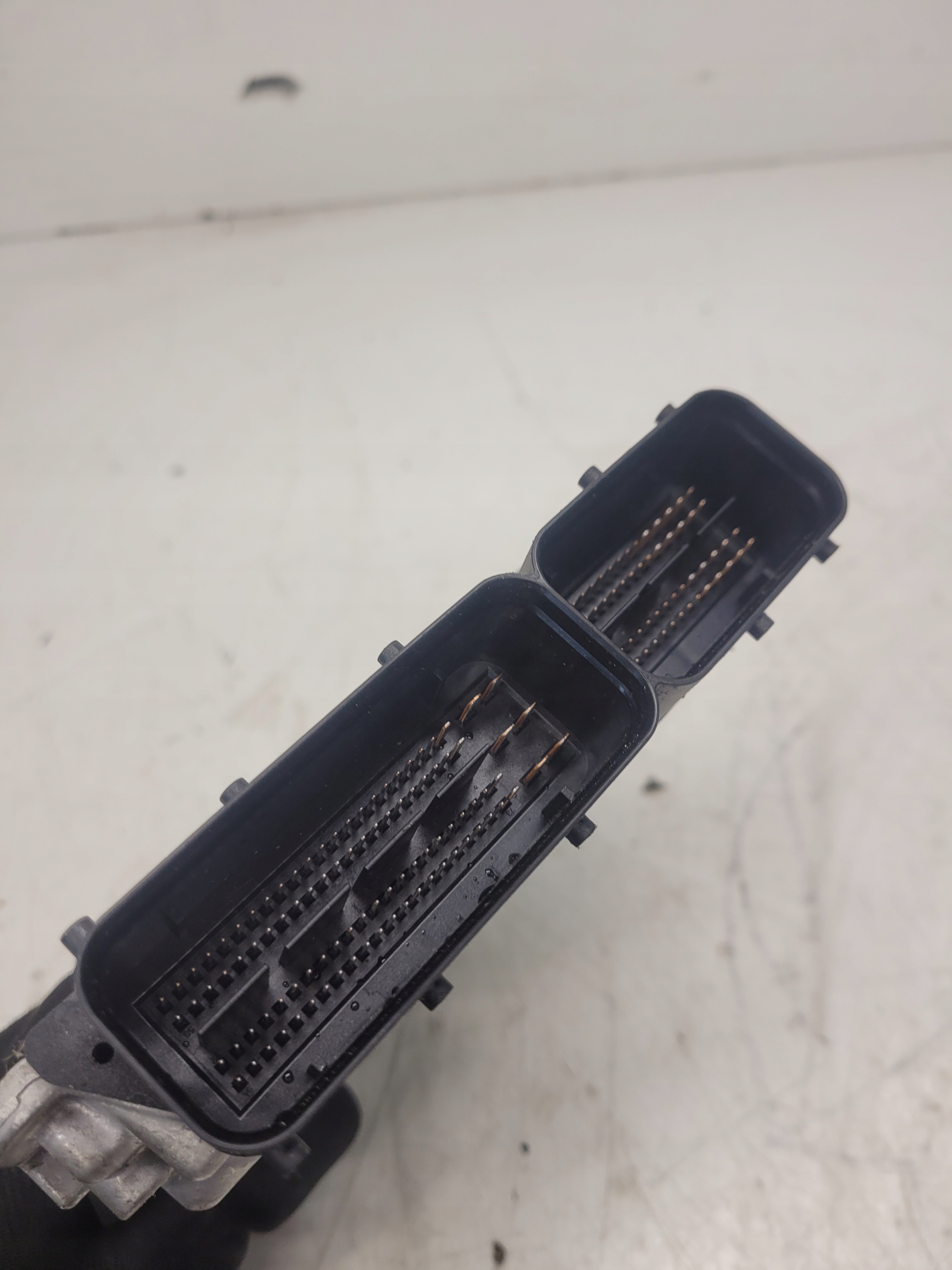computer control unit of the engine AUDI VW 1.6 04L907309E