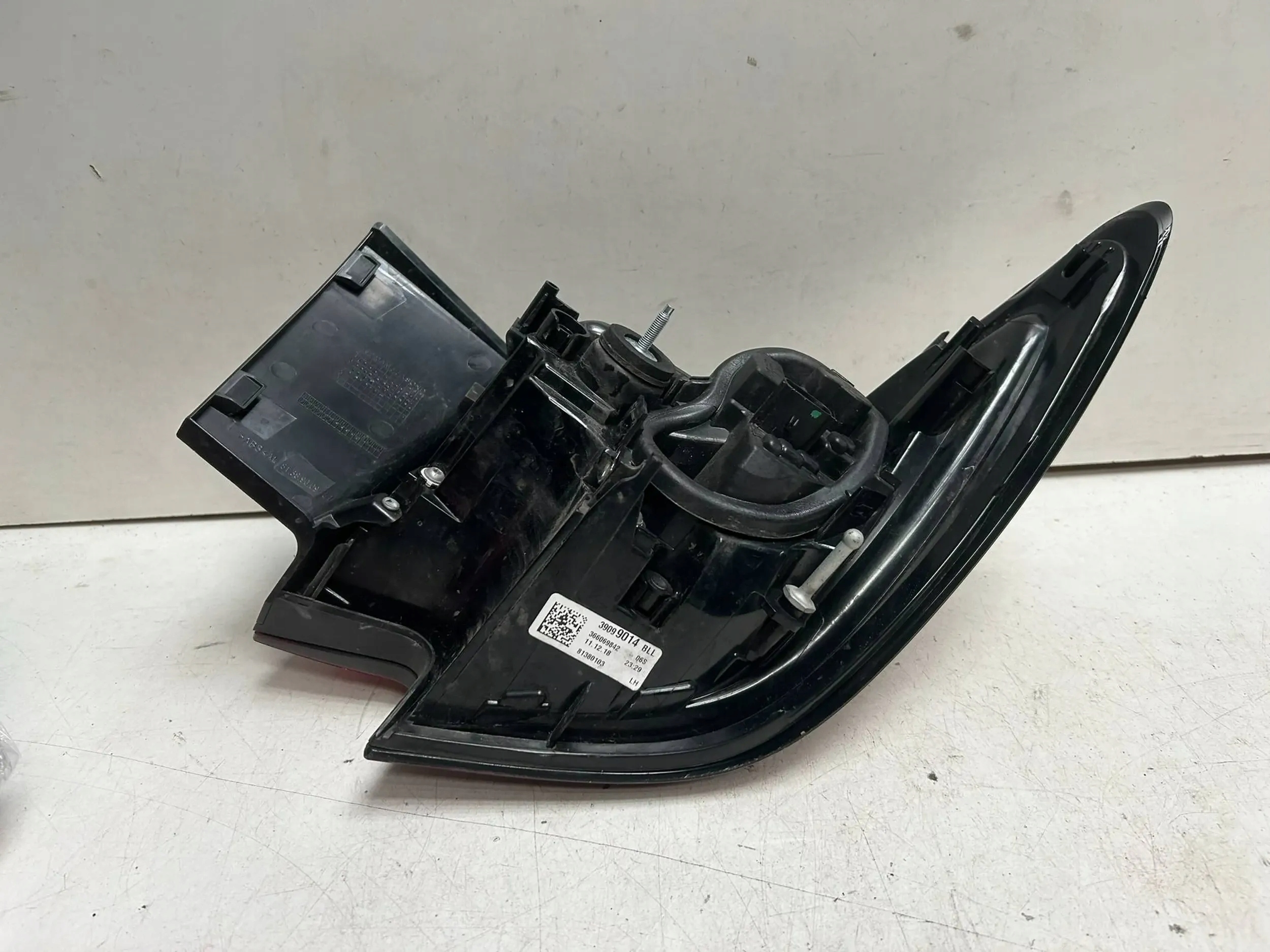 Lampa tył lewy Opel Astra K Producent części Opel OE