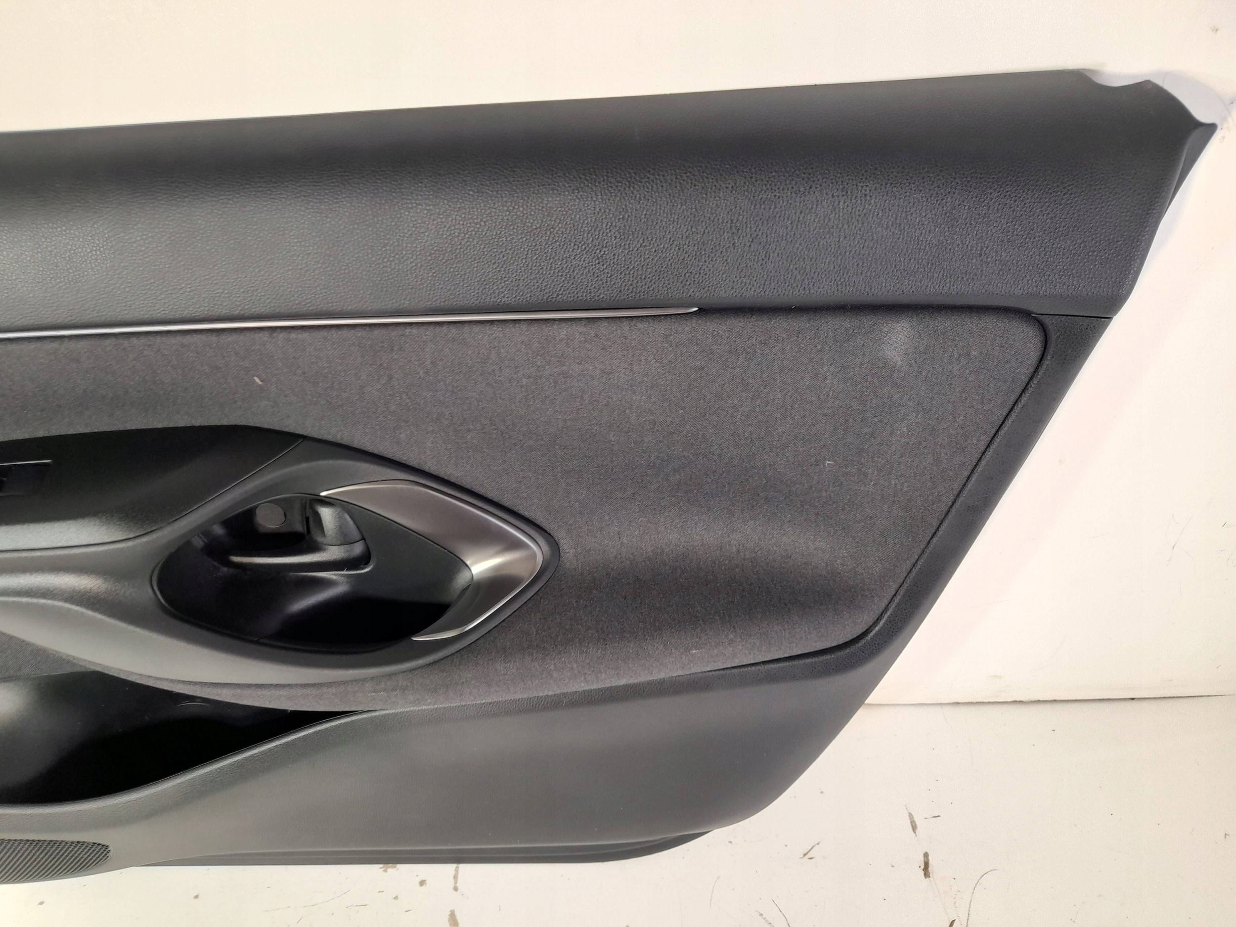 Toyota Yaris Cross side door front right 676100DP21C2 (ET219)