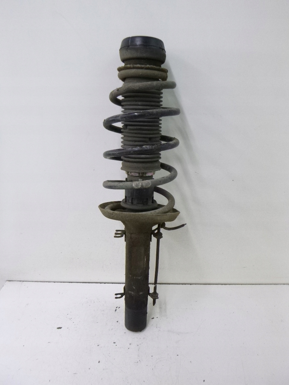 shock absorber front Volkswagen Bora 2.3 Kombi 99r.
