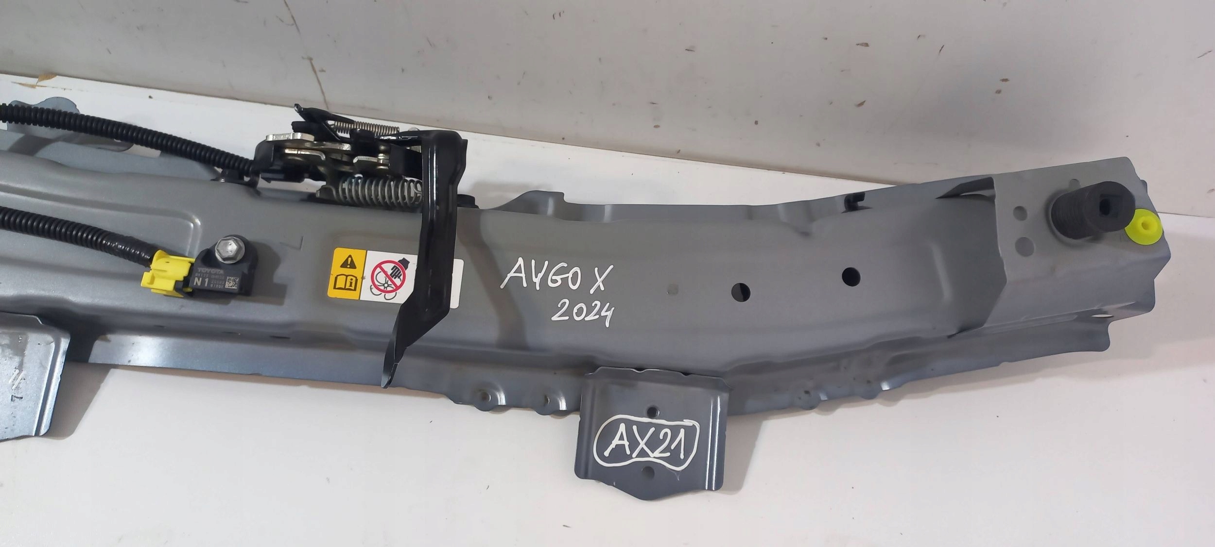 Toyota Aygo X 2024 1K3 support panel for radiators pillar upper (AX21)