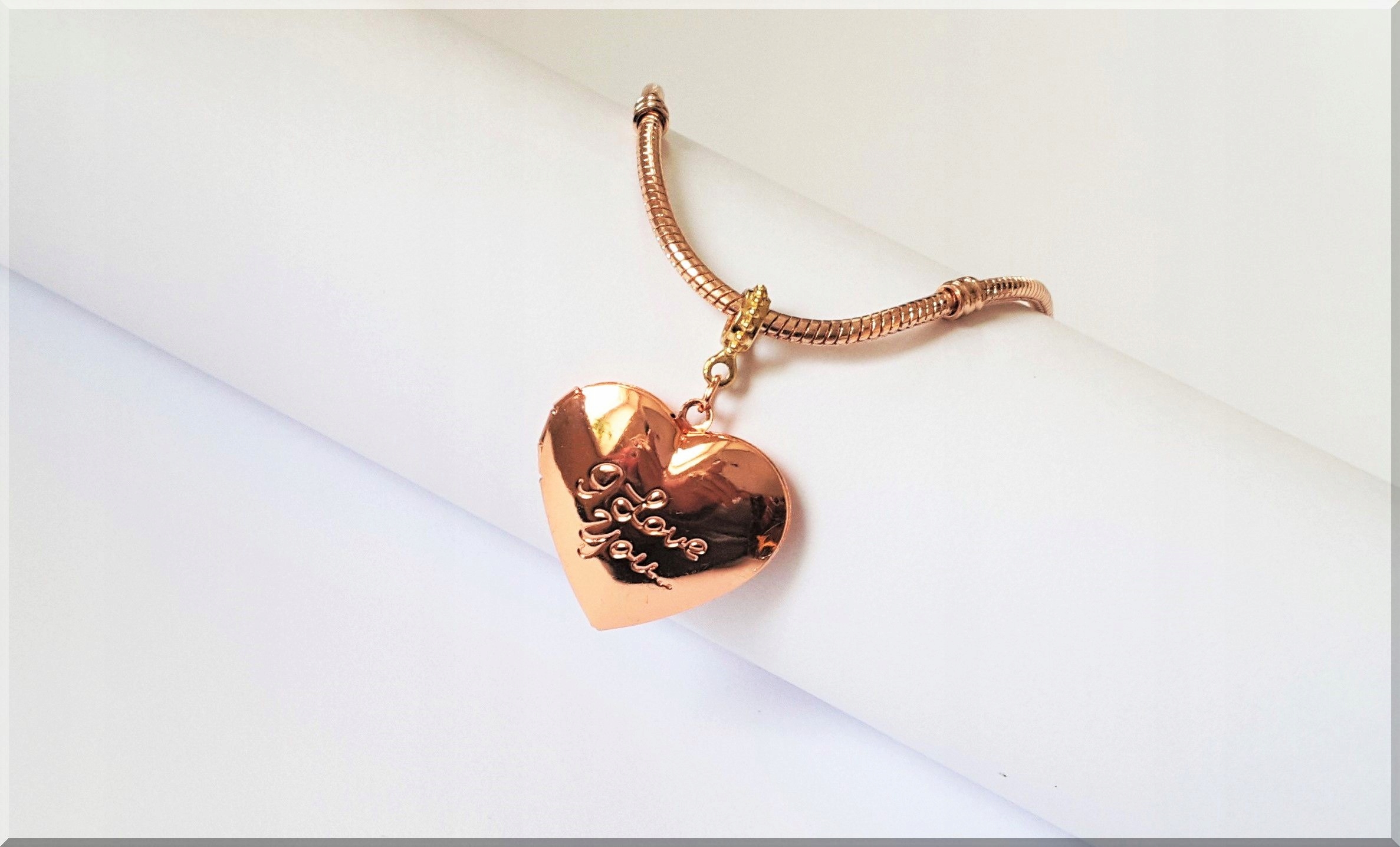 WISIOREK ZAWIESZKA OTWIERANE SERCE 01 Marka bez marki