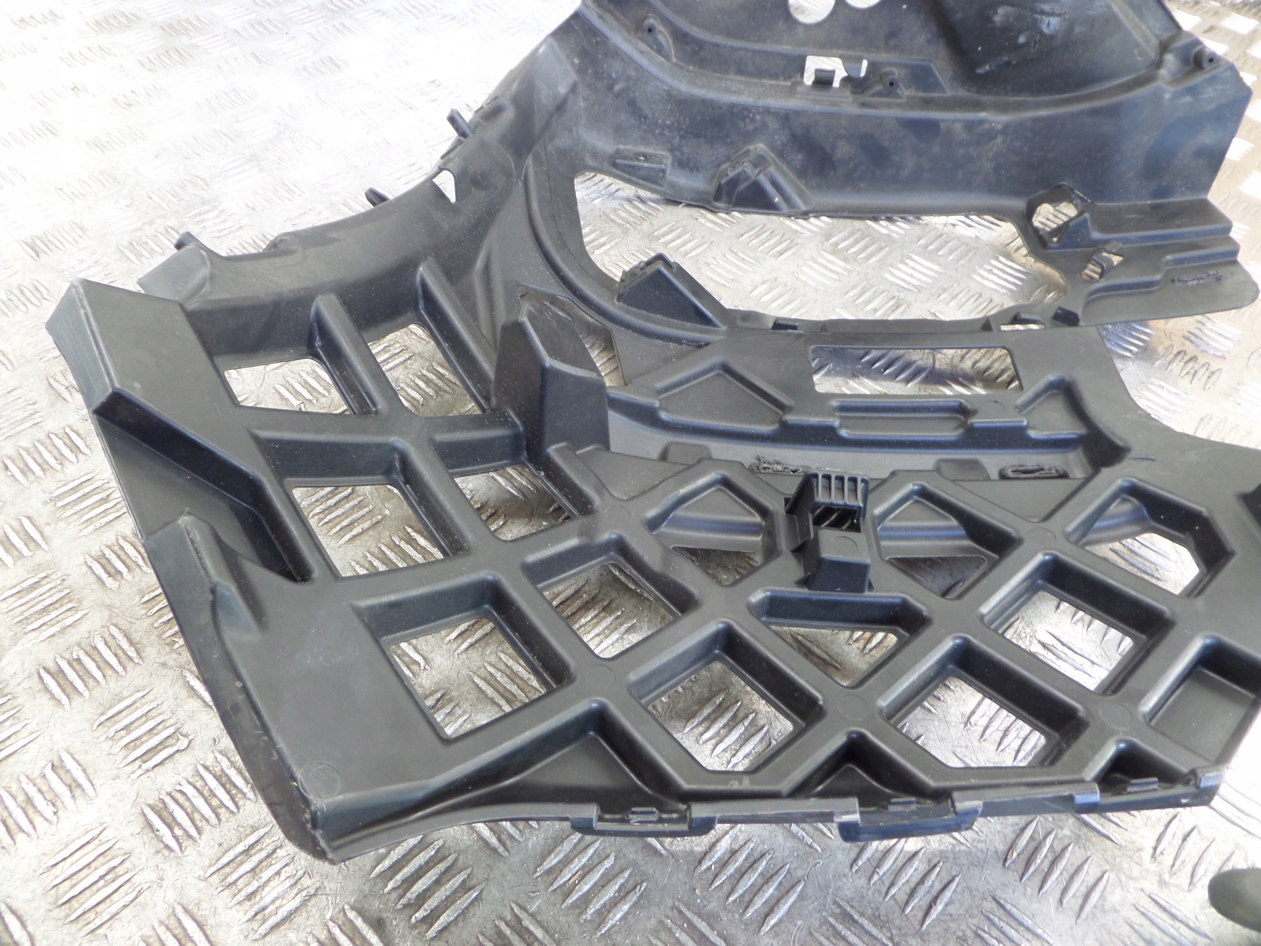 VW T6 LIFT right bumper bracket front 7LA807178C