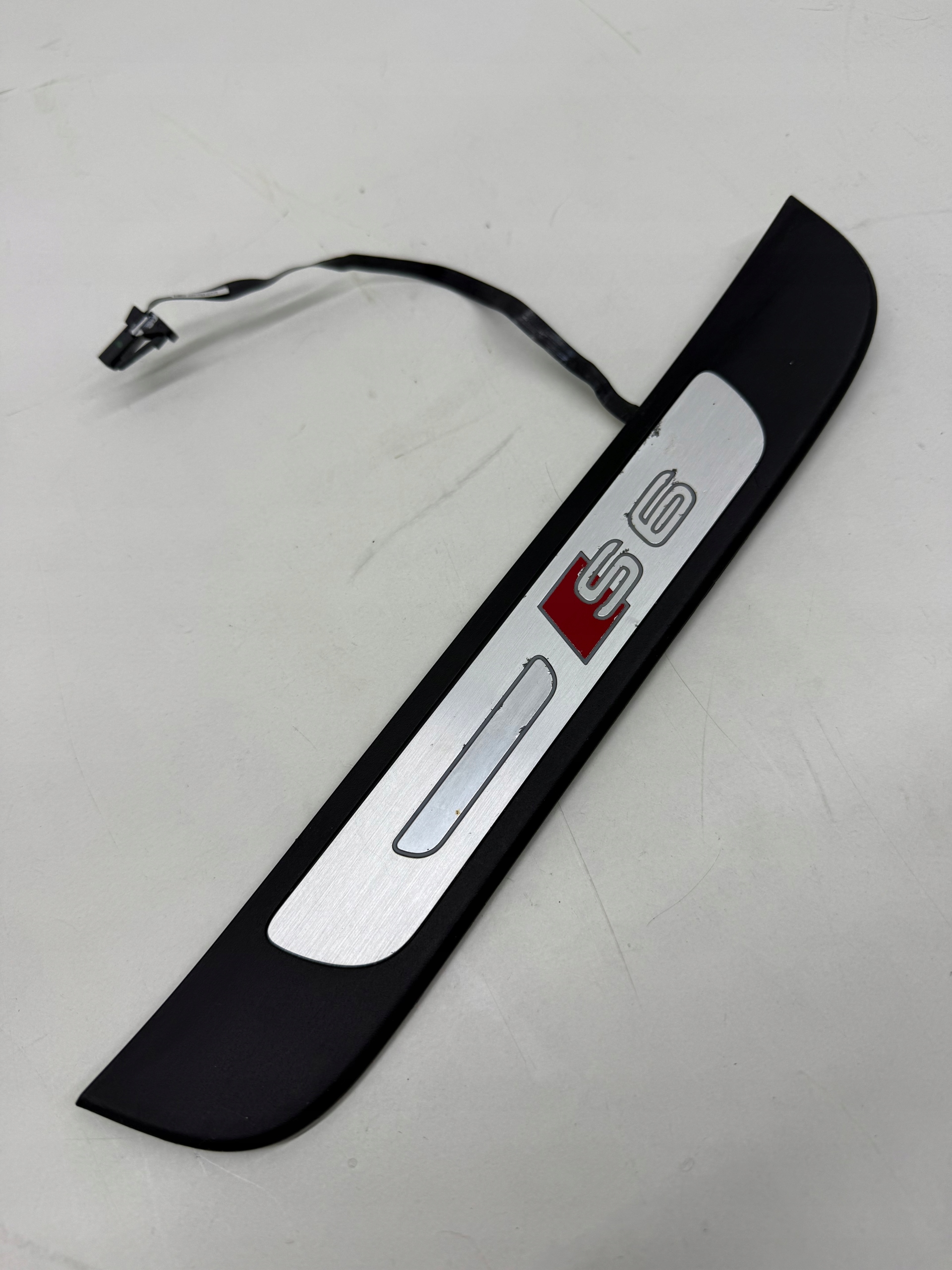 AUDI A6 S6 C7 moulding cap threshold LED left rear part SPRAWNA original!