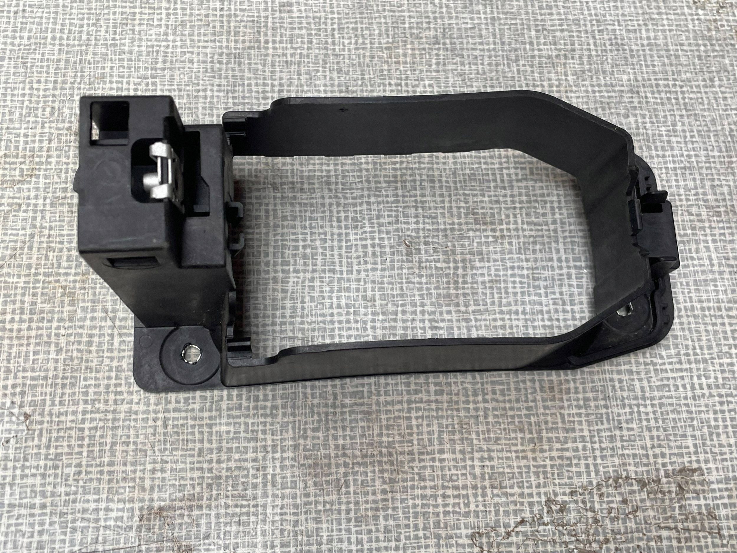 VOLKSWAGEN GOLF VIII bracket holder TUNELU 5H0863233D @M