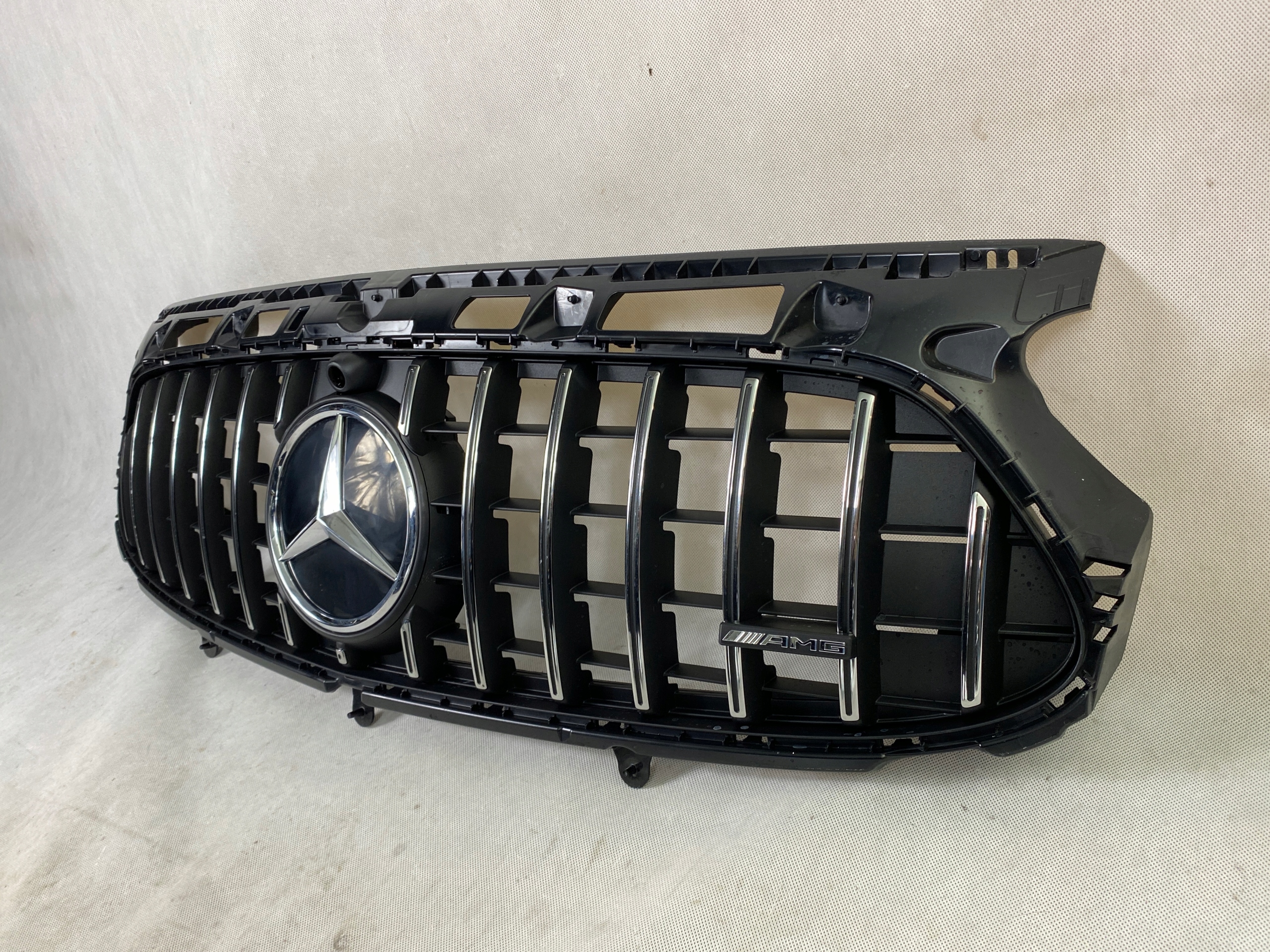 ATRAPA GRILL MERCEDES GLA H247 45/35 AMG LIFR 23/24 R ORYGINAŁ Producent części Mercedes-Benz OE