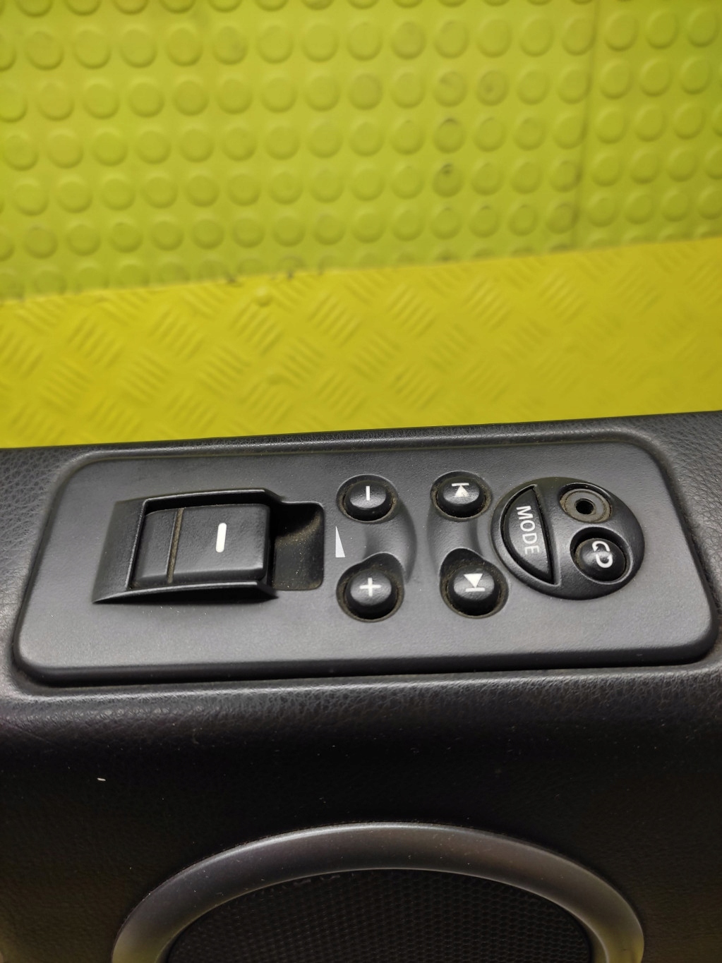 LAND ROVER DISCOVERY III upholstery side door left rear part