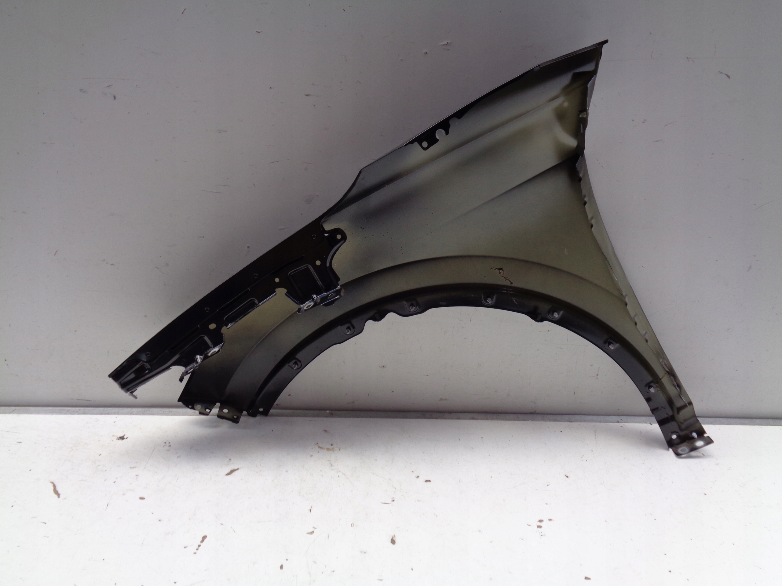 fender right front VW ID4 11A 21- NR 42039