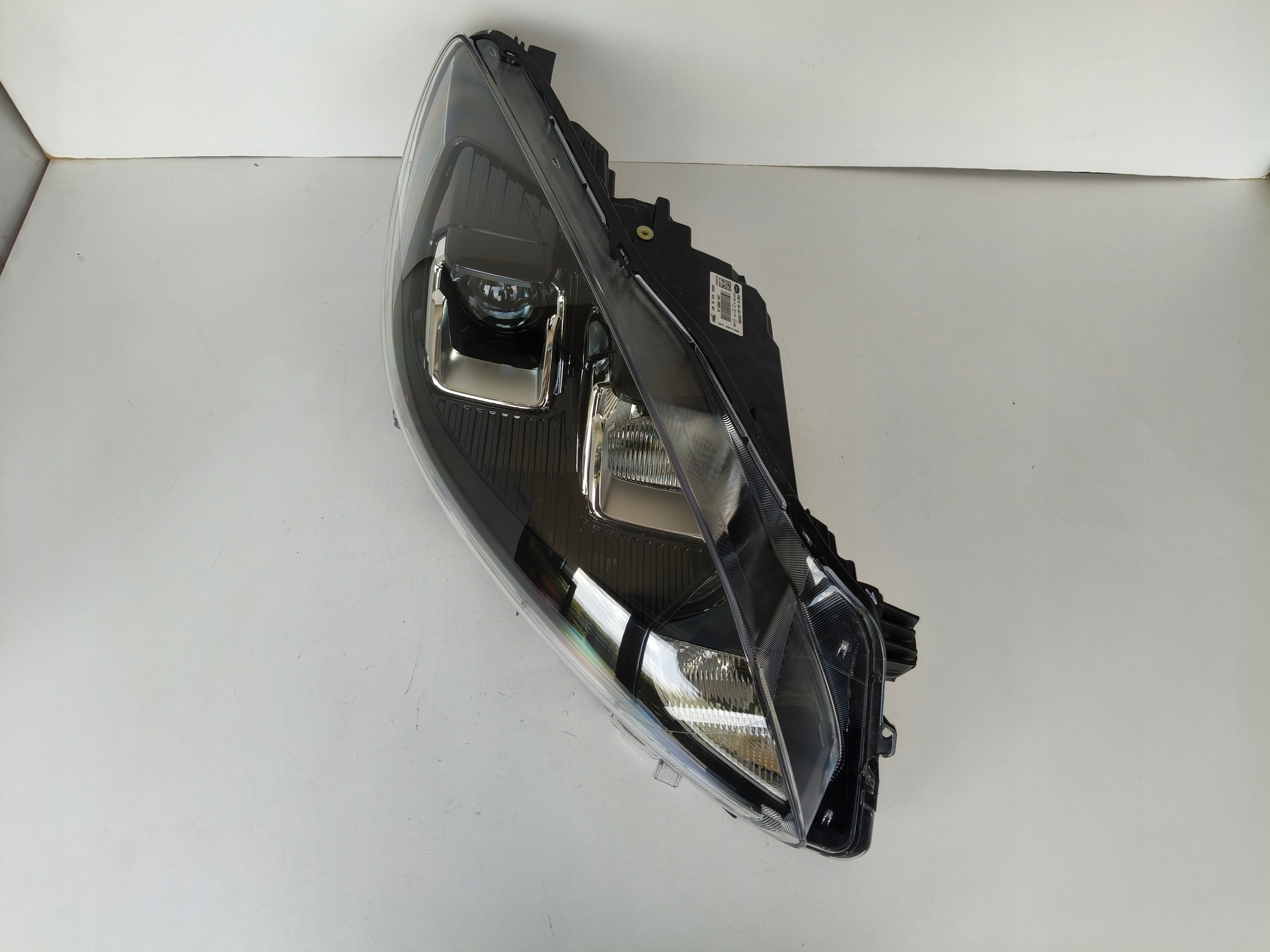 light right REFLEKTOR FORD KUGA MK3 LED 19