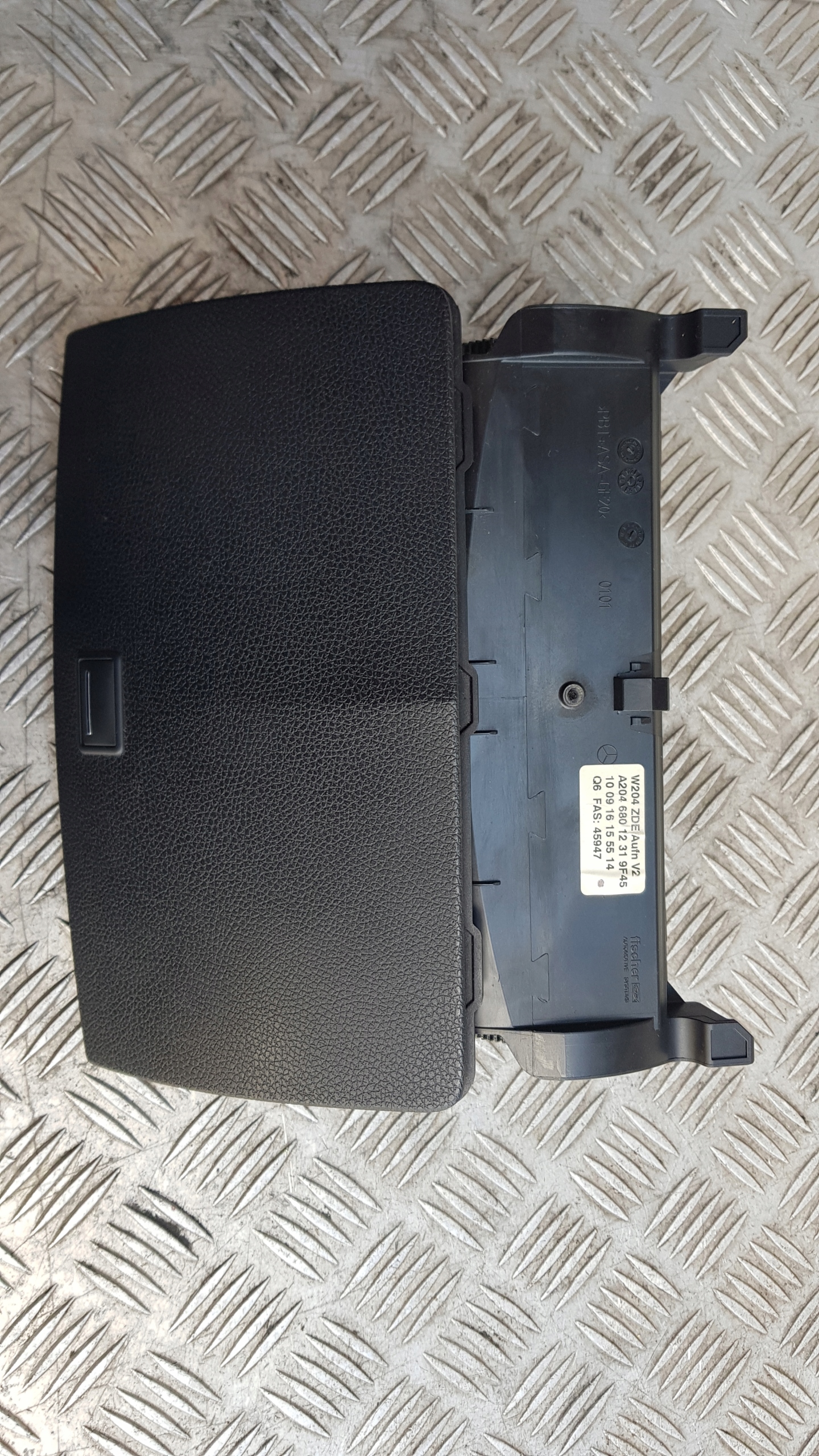 MERCEDES W204 Bildschirm Handschuhfach A2046801231