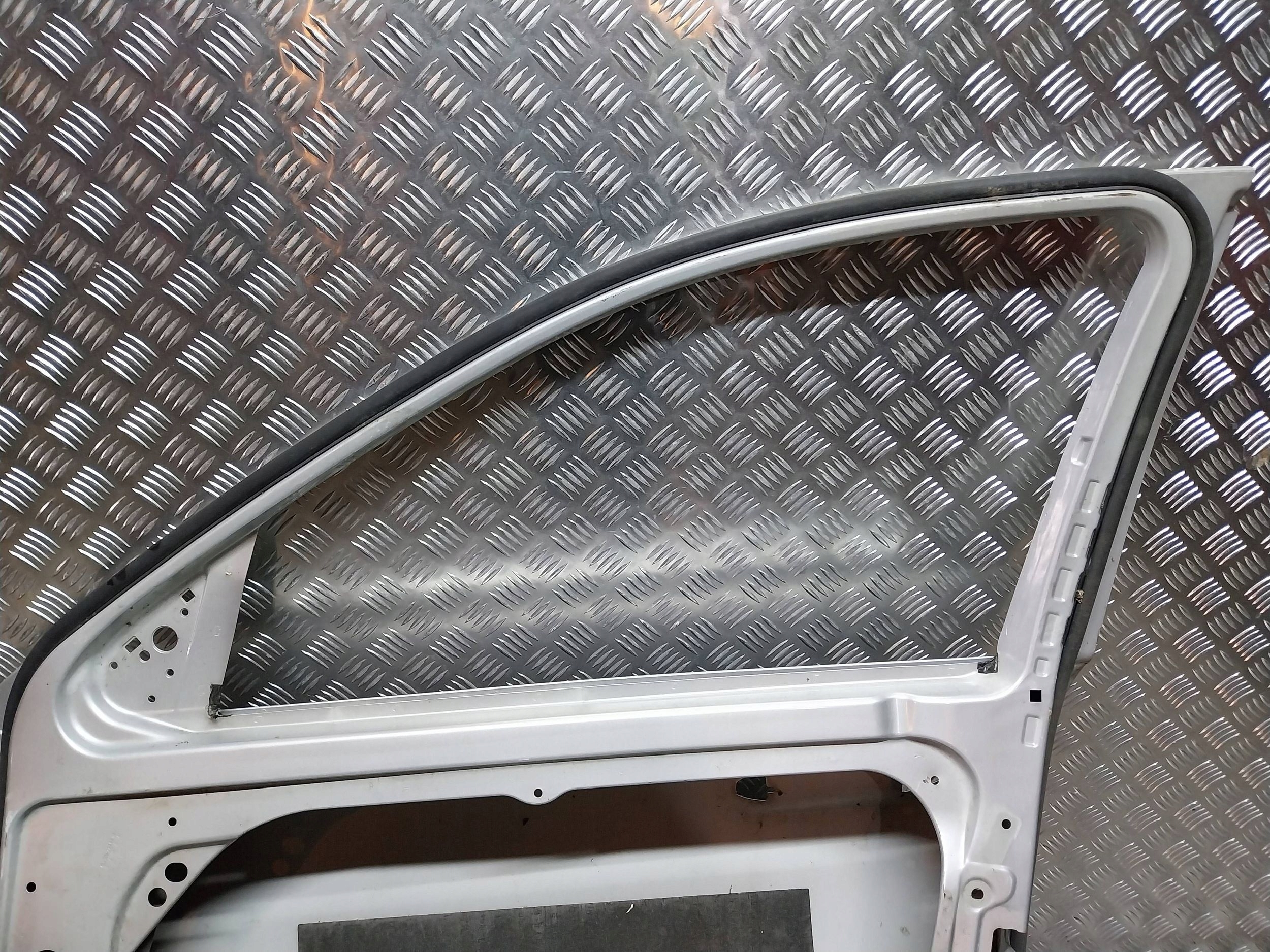 door front right MERCEDES C-KLASA W204 07