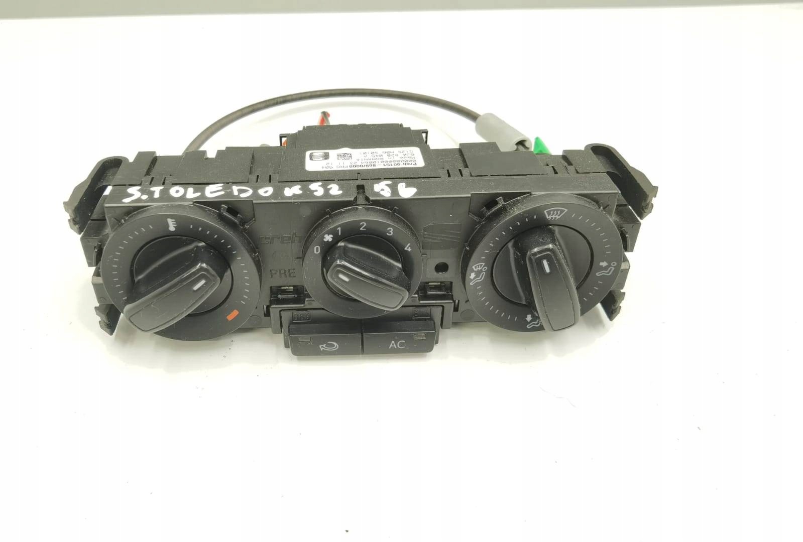 control panel of the air conditioning SEAT Toledo 4 KG 2013 6JA820045A