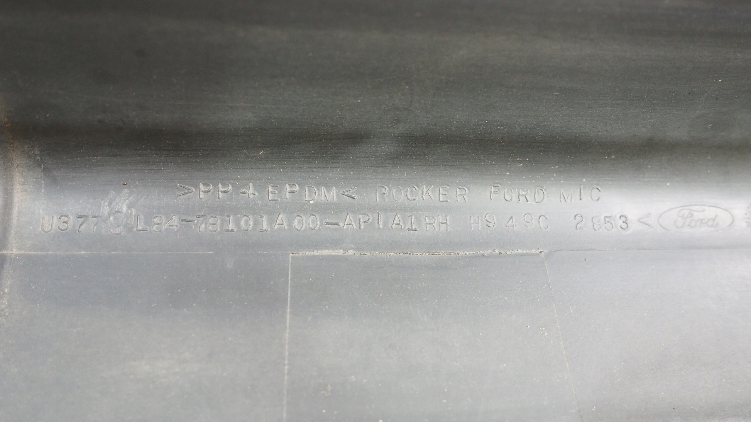 Ford Escape MK2 moulding threshold right