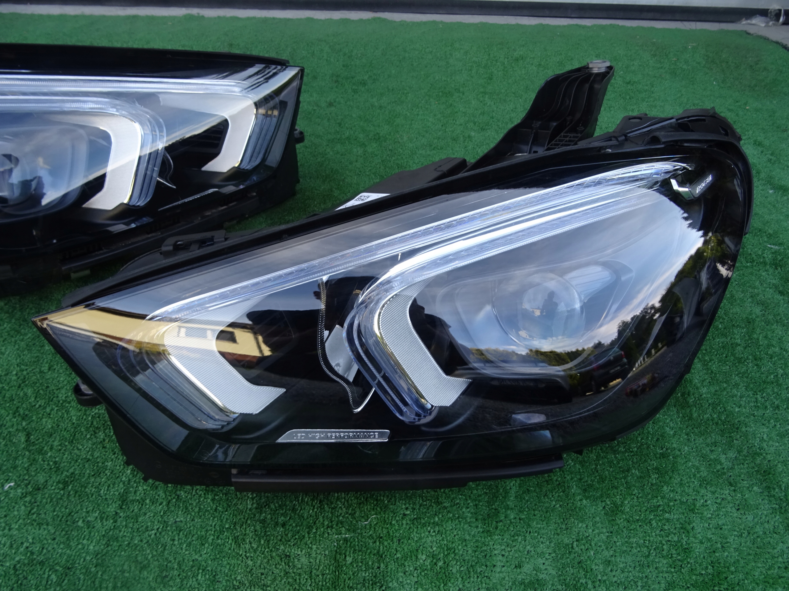 LAMPA LEWA PRAWA PRZÓD MERCEDES GLE W167 LED EU Strona zabudowy lewe + prawe
