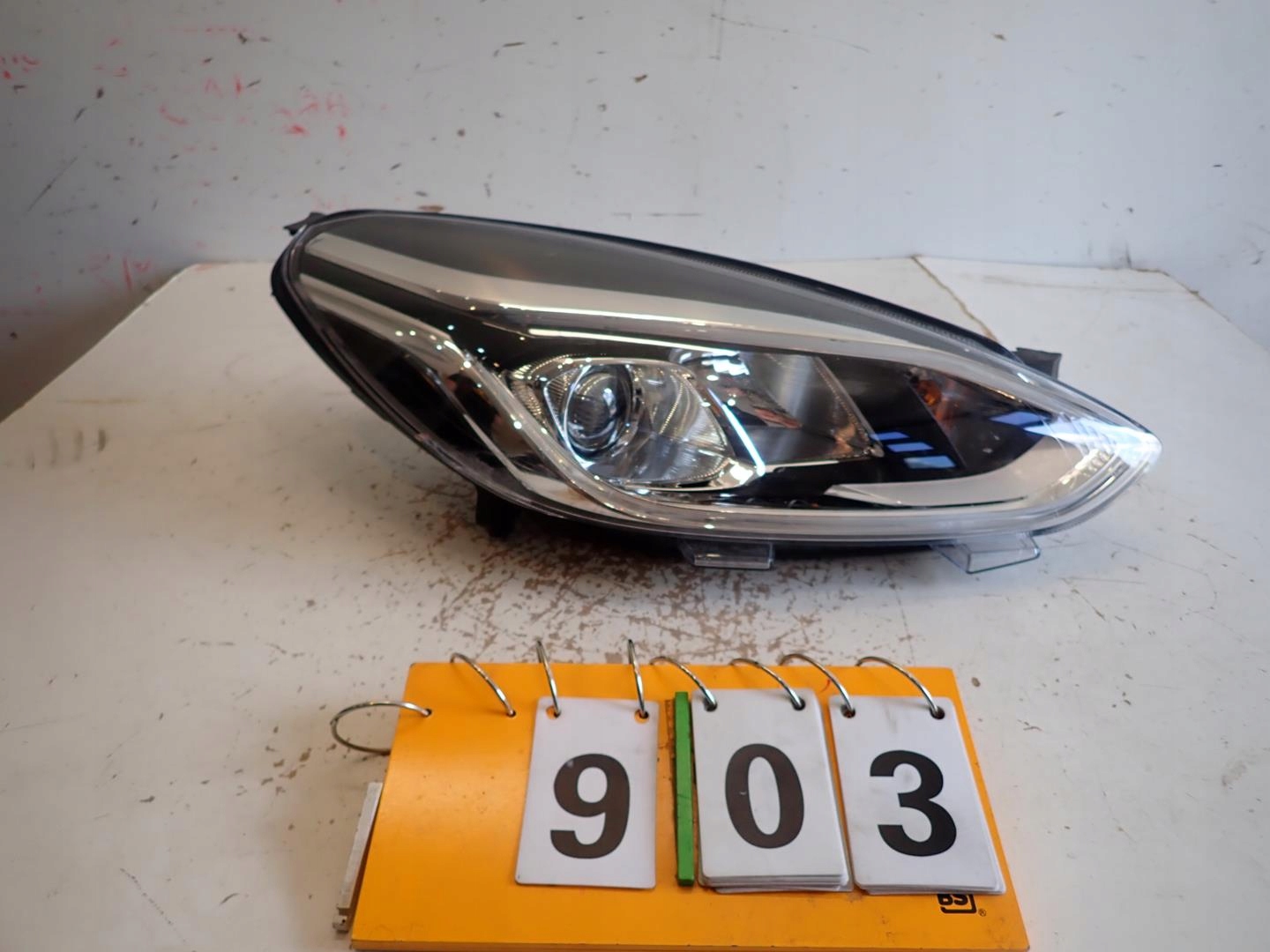 light front front right FORD FIESTA MK8 2017